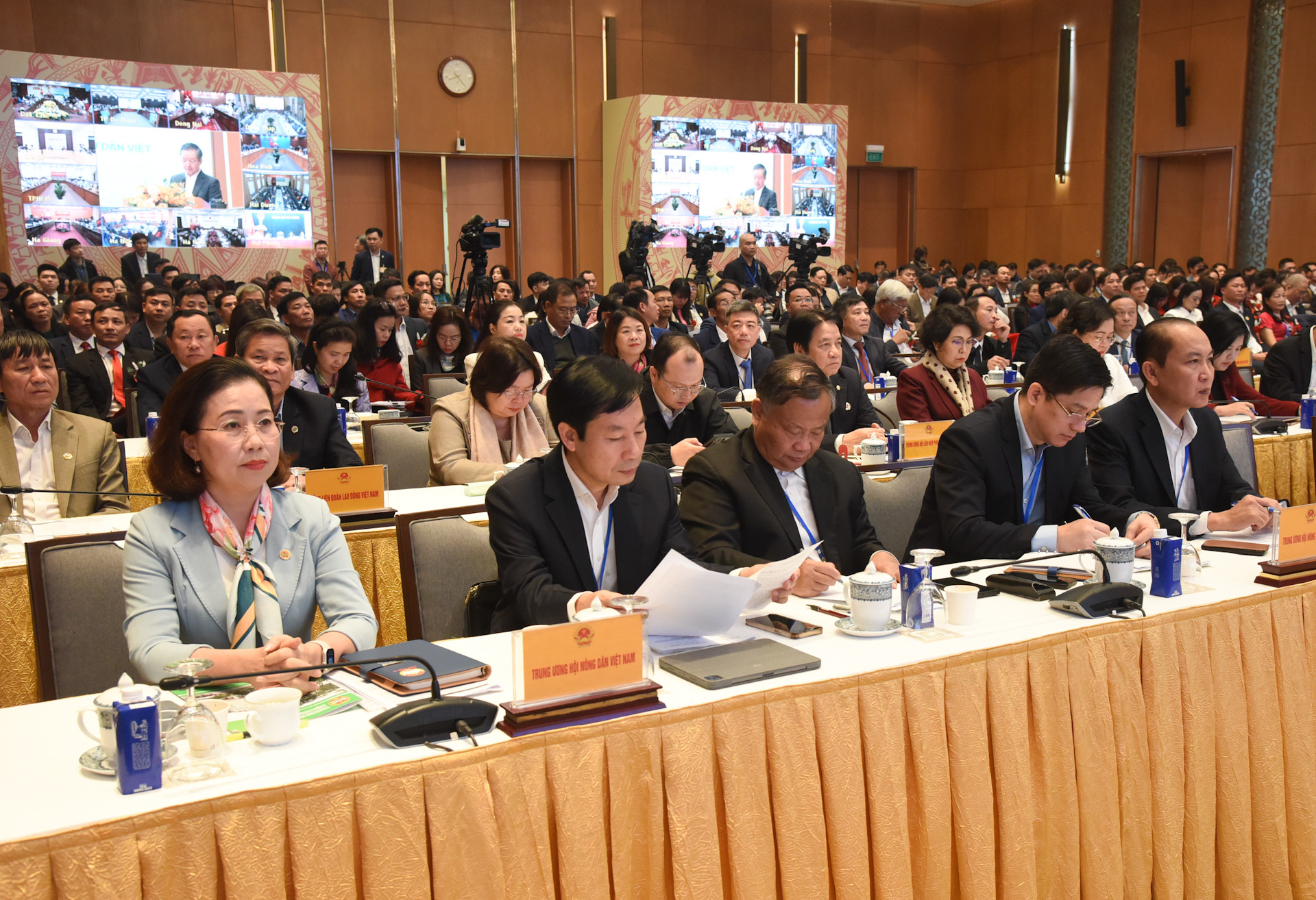 Các đại biểu tham dự hội nghị.