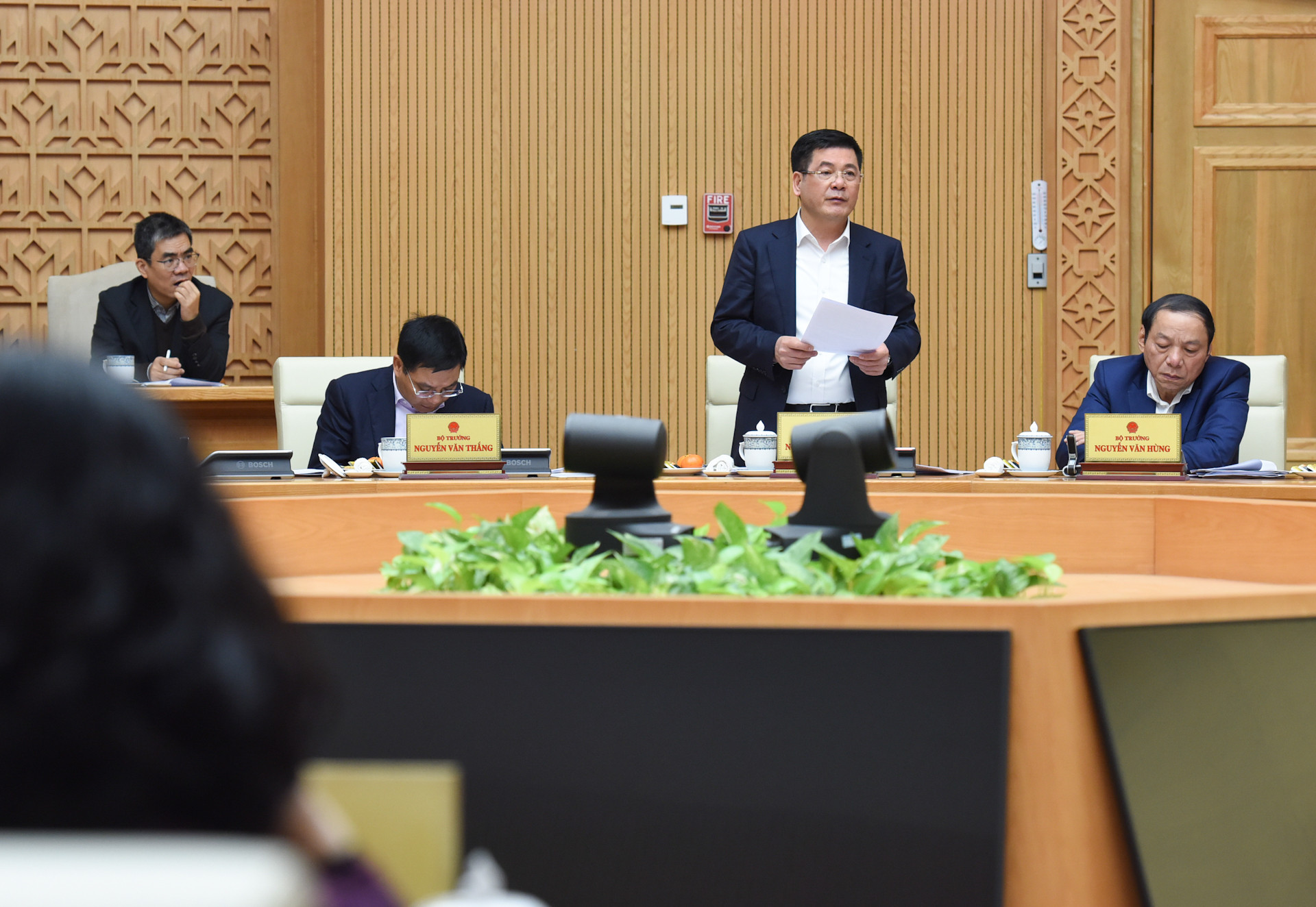 Bộ trưởng Công thương Nguyễn Hồng Diên phát biểu. Bộ trưởng Công thương Nguyễn Hồng Diên phát biểu.