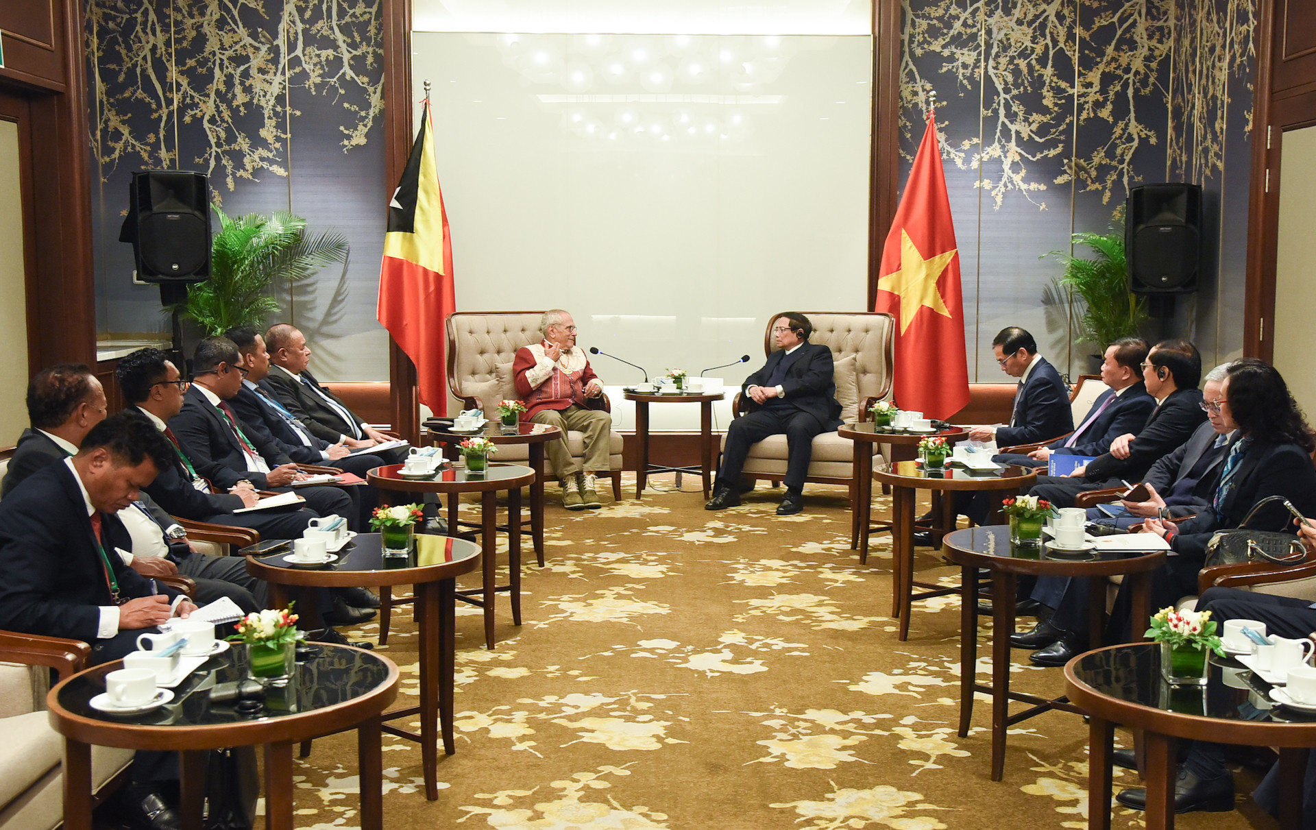 Quang cảnh hội kiến. Quang cảnh hội kiến.