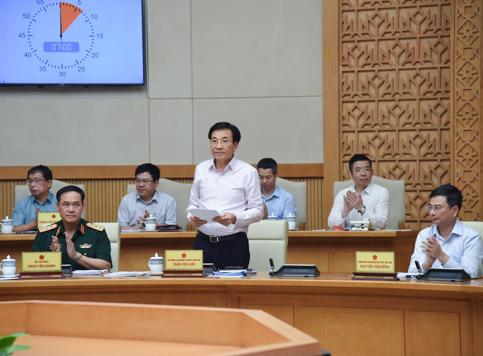 Bộ trưởng, Chủ nhiệm Văn phòng Chính phủ Trần Văn Sơn phát biểu.