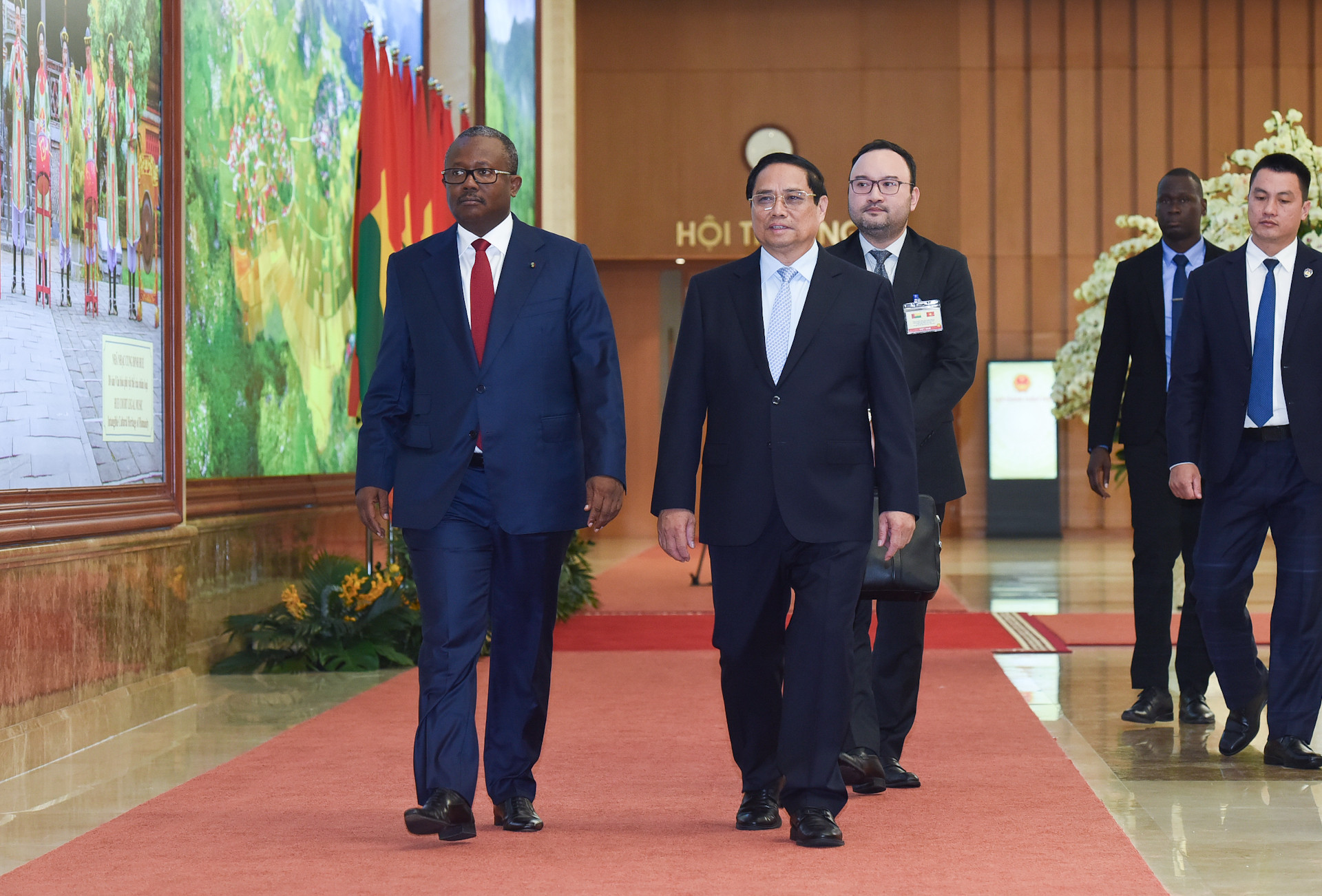 Thủ tướng Phạm Minh Chính và Tổng thống Cộng hòa Guinea-Bissau Umaro Sissoco Embaló. Thủ tướng Phạm Minh Chính và Tổng thống Cộng hòa Guinea-Bissau Umaro Sissoco Embaló.