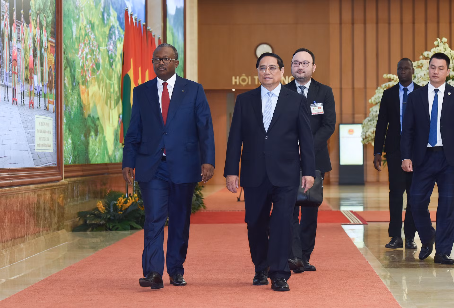 Thủ tướng Phạm Minh Chính và Tổng thống Cộng hòa Guinea-Bissau Umaro Sissoco Embaló.
