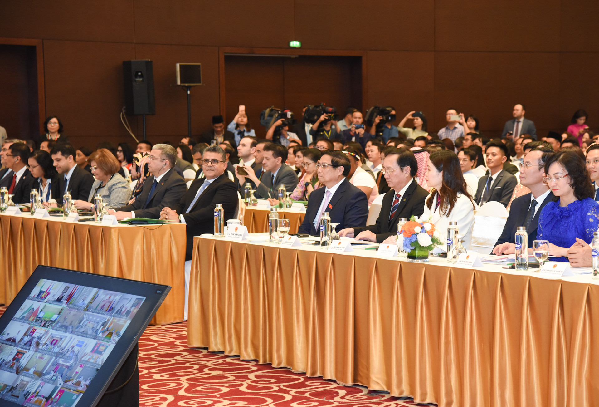 Thủ tướng Phạm Minh Chính và các đại biểu tham dự hội nghị. Thủ tướng Phạm Minh Chính và các đại biểu tham dự hội nghị.