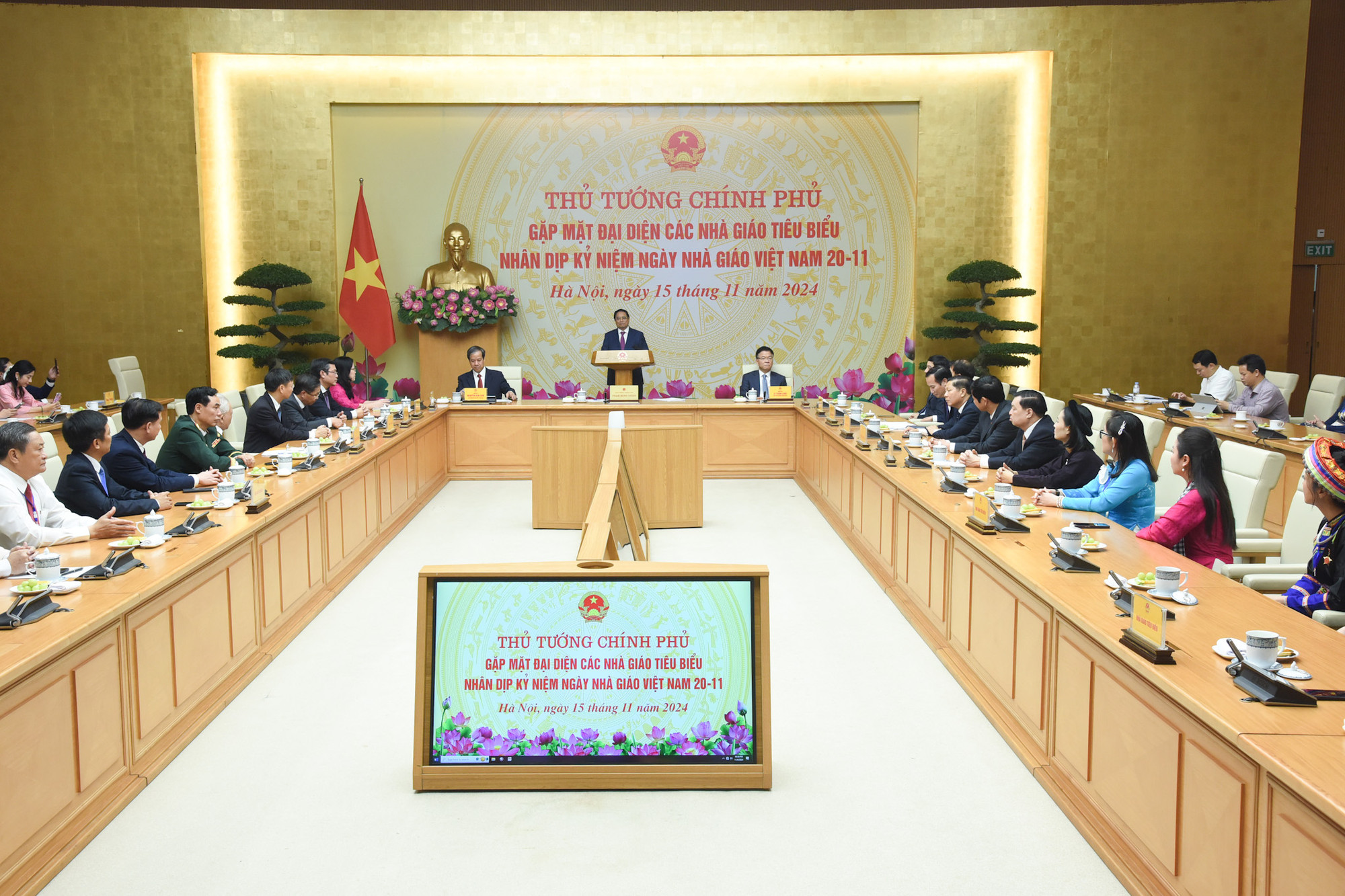 Quang cảnh cuộc gặp mặt tại Trụ sở Chính phủ.