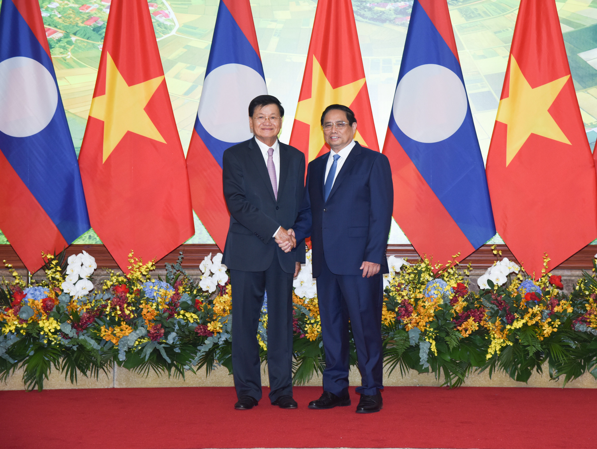 Thủ tướng Phạm Minh Chính và Tổng Bí thư, Chủ tịch nước Lào Thongloun Sisoulith.