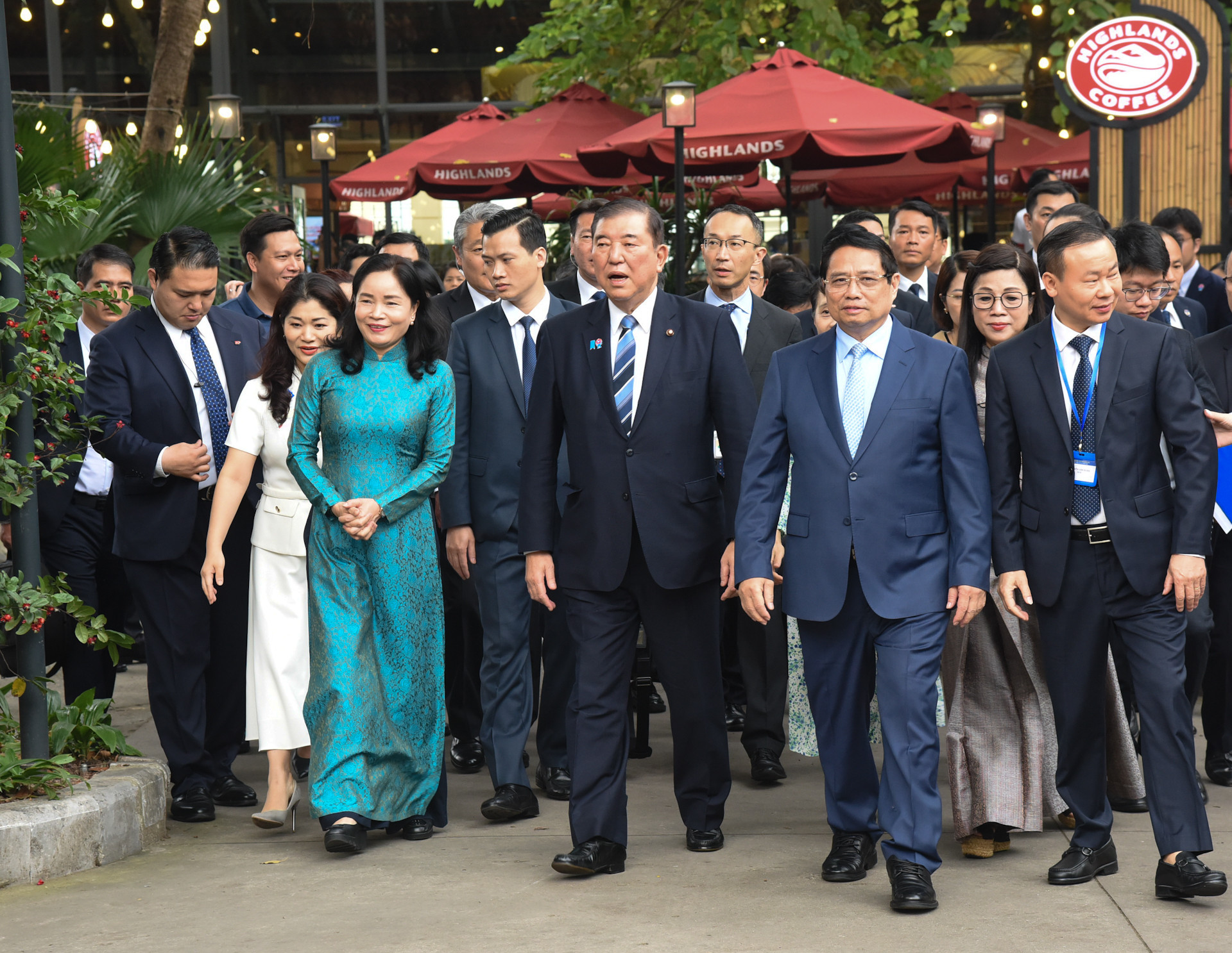 Thủ tướng Phạm Minh Chính và Phu nhân cùng Thủ tướng Nhật Bản Ishiba Shigeru và Phu nhân đến thăm Bảo tàng Lịch sử quốc gia.