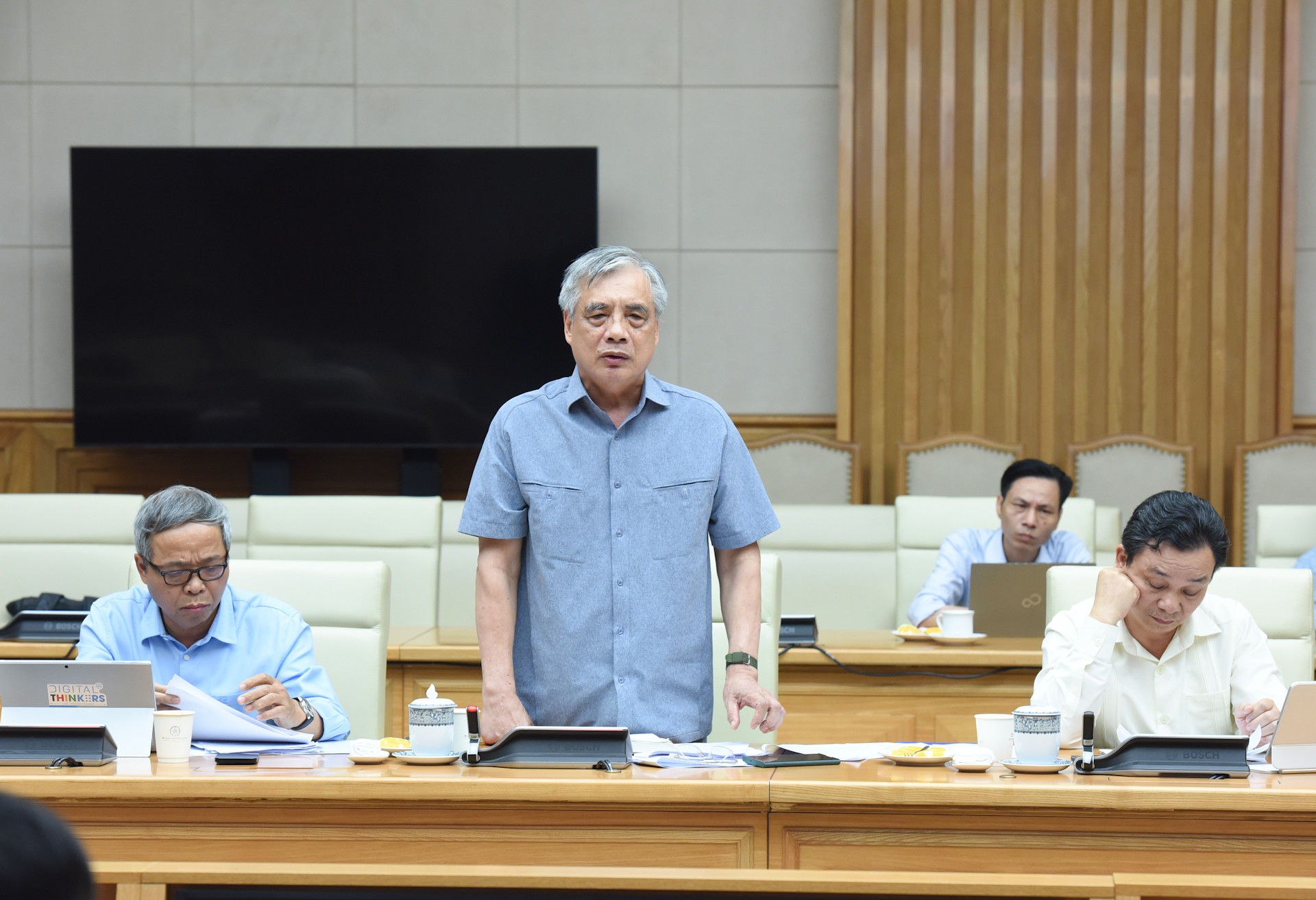 PGS.TS Trần Đình Thiên, chuyên gia kinh tế phát biểu.