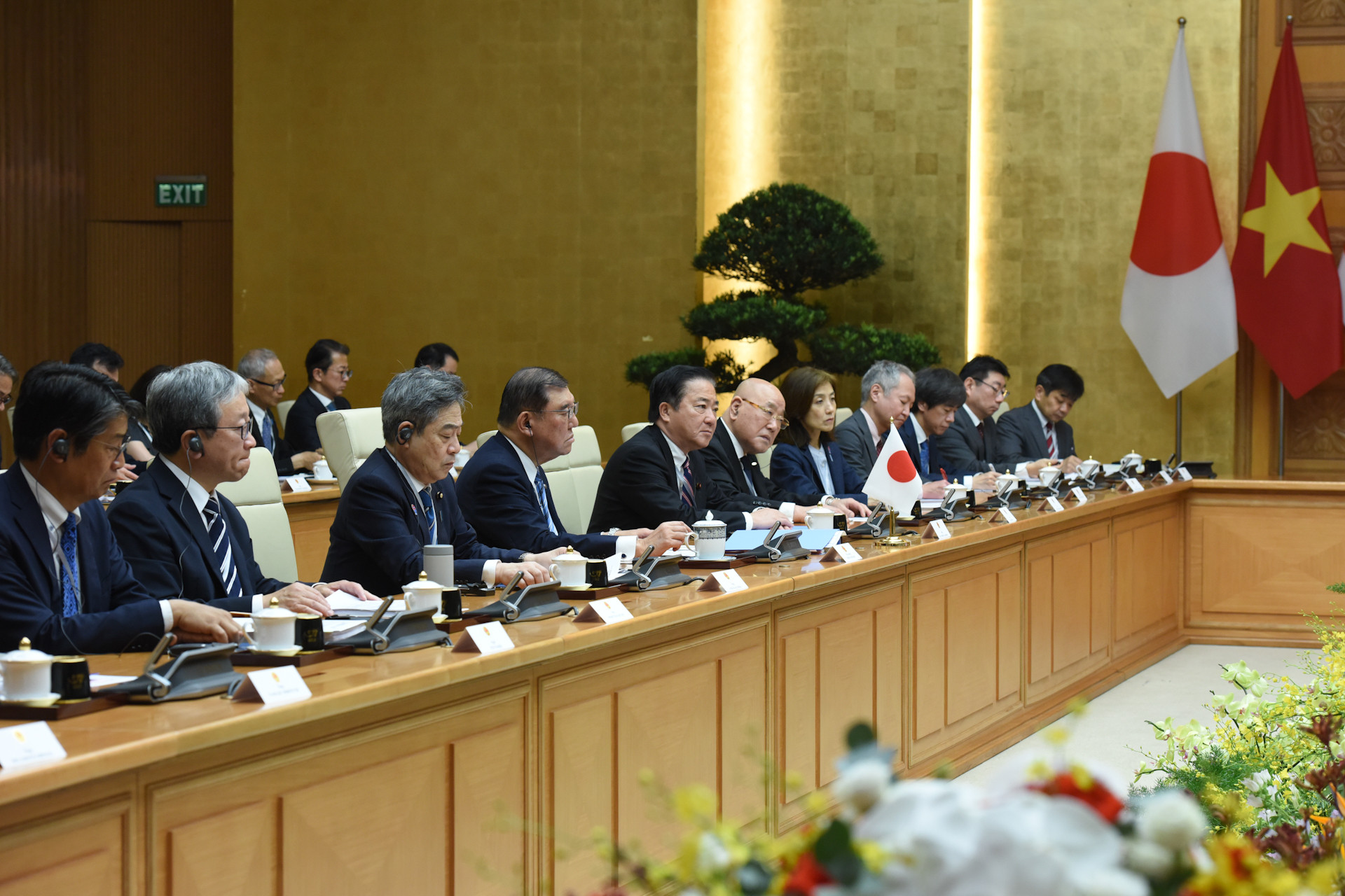 Thủ tướng Nhật Bản Ishiba Shigeru và các thành viên Chính phủ hội đàm với Thủ tướng Phạm Minh Chính.