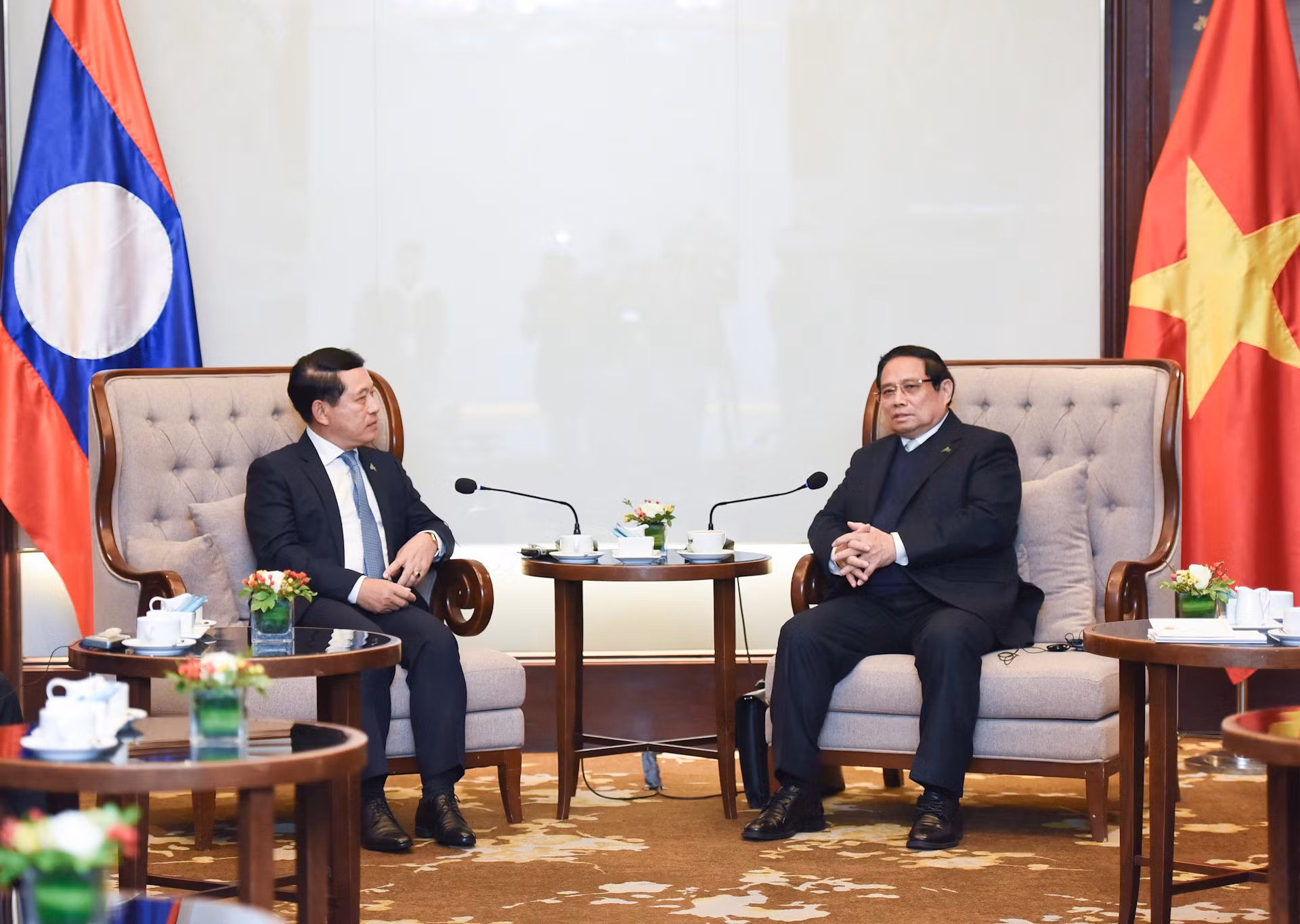 [Ảnh] Thủ tướng Phạm Minh Chính tiếp Phó Thủ tướng Lào Saleumxay Kommasith ảnh 1