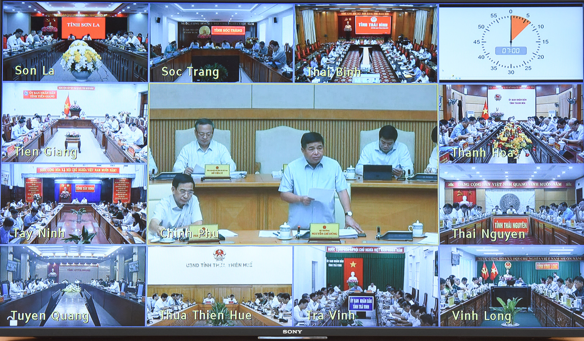 Phiên họp được kết nối trực tuyến với 63 địa phương.