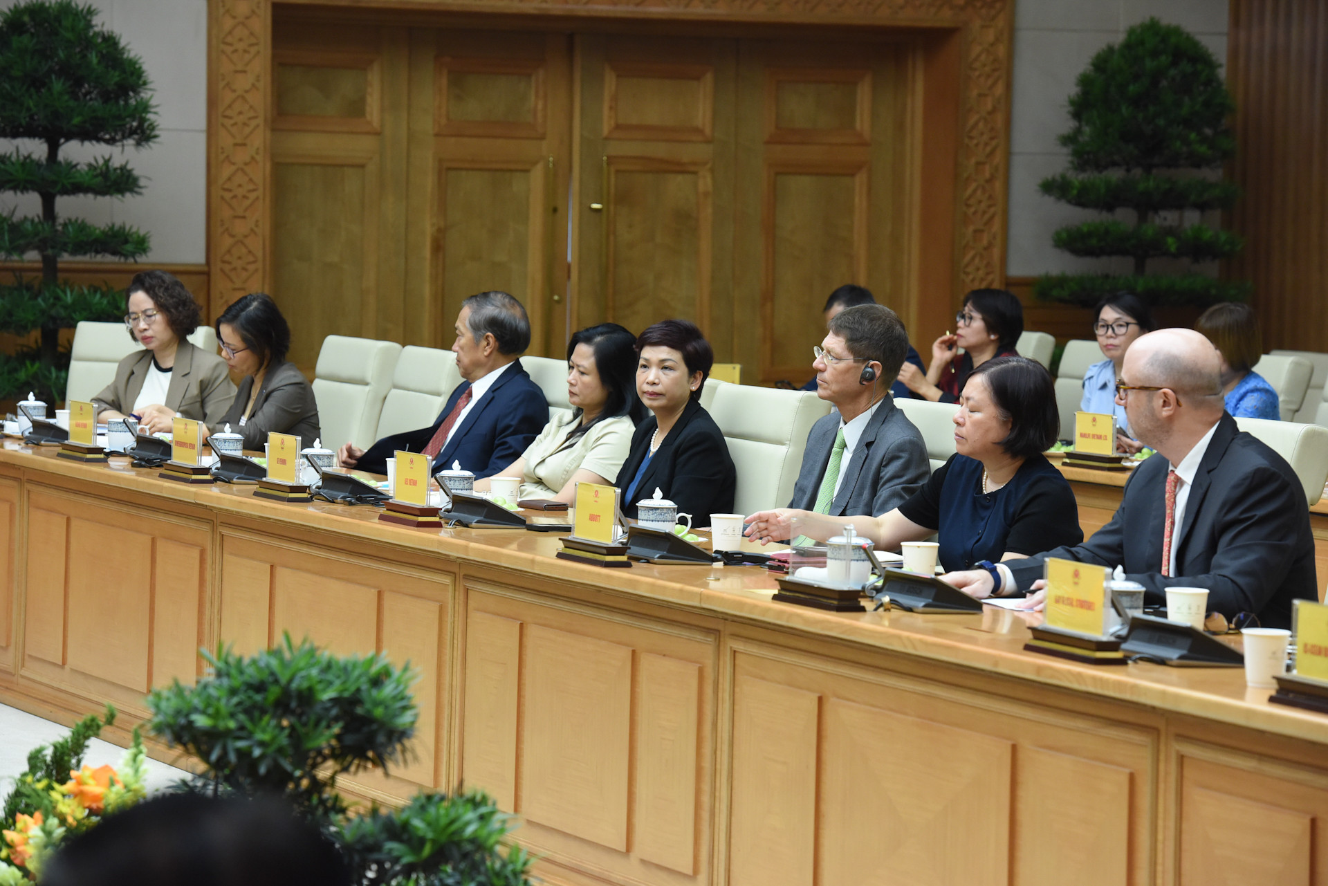 Đại diện lãnh đạo các doanh nghiệp Hoa Kỳ tại Việt Nam tham dự buổi gặp mặt. Đại diện lãnh đạo các doanh nghiệp Hoa Kỳ tại Việt Nam tham dự buổi gặp mặt.