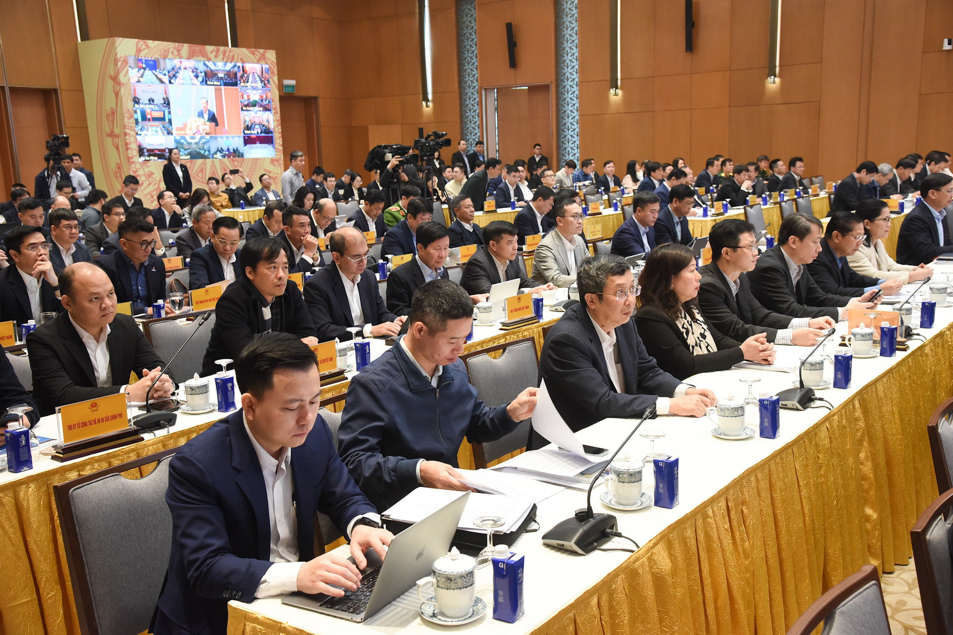 Các đại biểu tham dự phiên họp. Các đại biểu tham dự phiên họp.