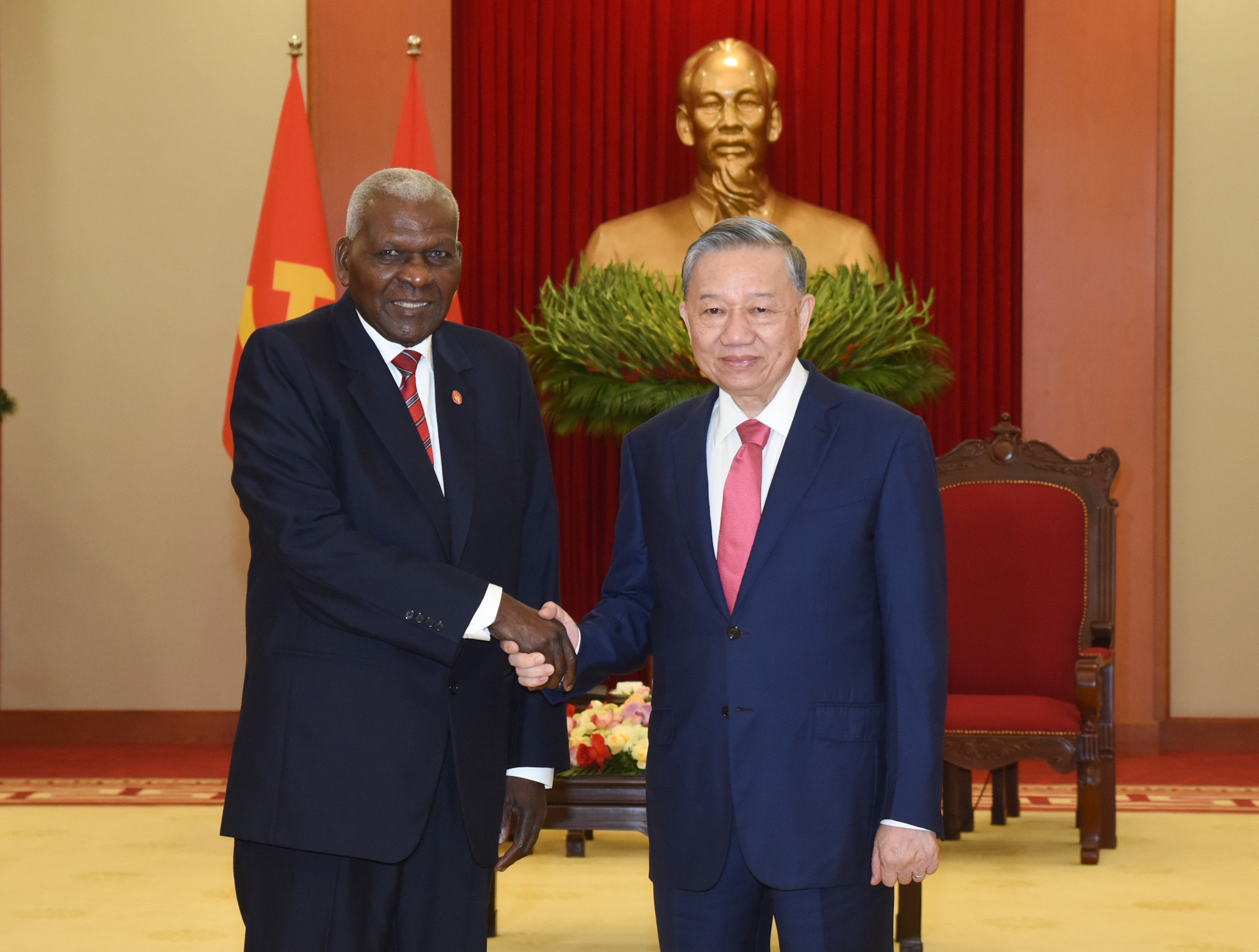 Tổng Bí thư Tô Lâm và Chủ tịch Quốc hội Chính quyền Nhân dân Cuba Esteban Lazo Hernandez.