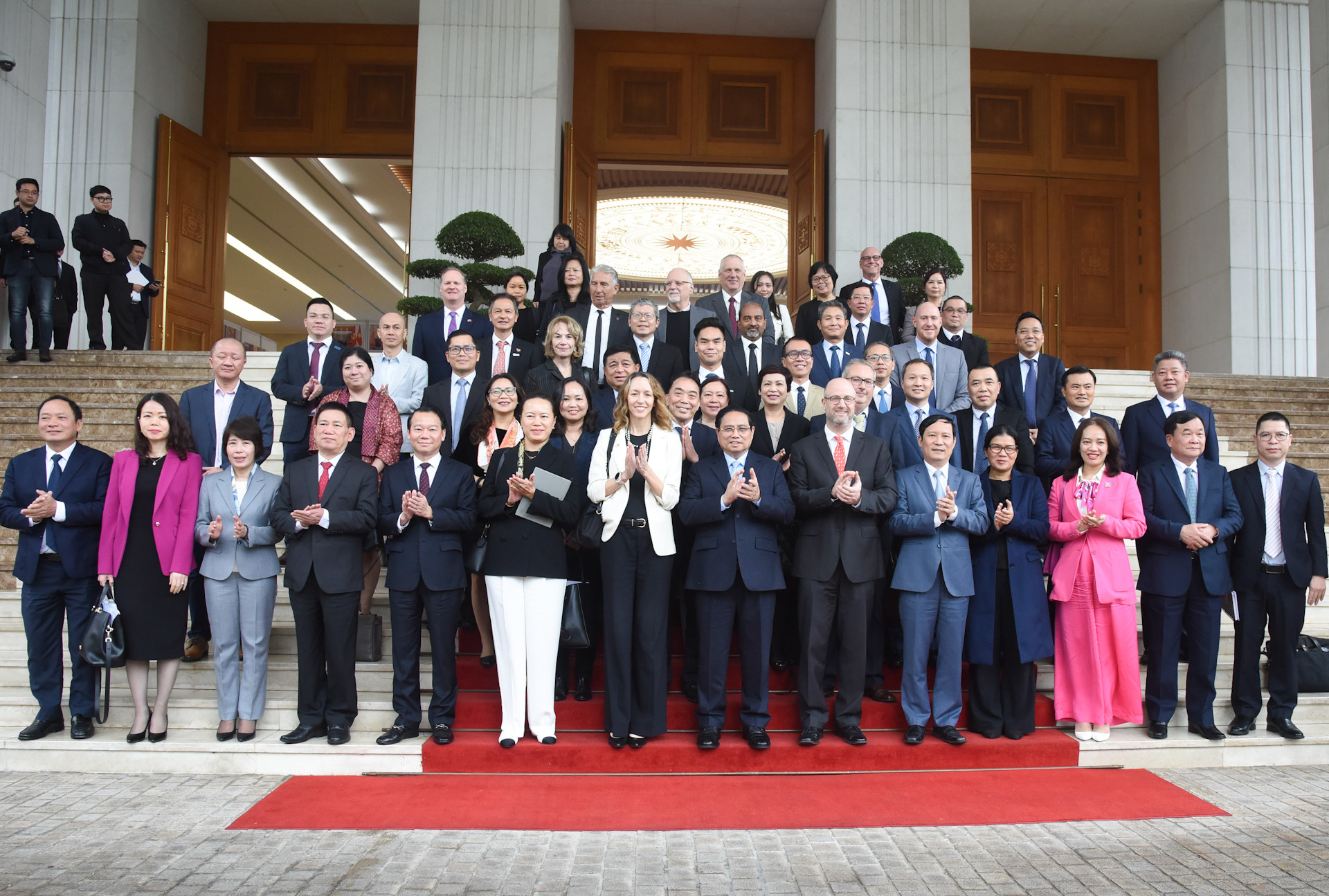 Thủ tướng Phạm Minh Chính với các doanh nghiệp Hoa Kỳ. Thủ tướng Phạm Minh Chính với các doanh nghiệp Hoa Kỳ.