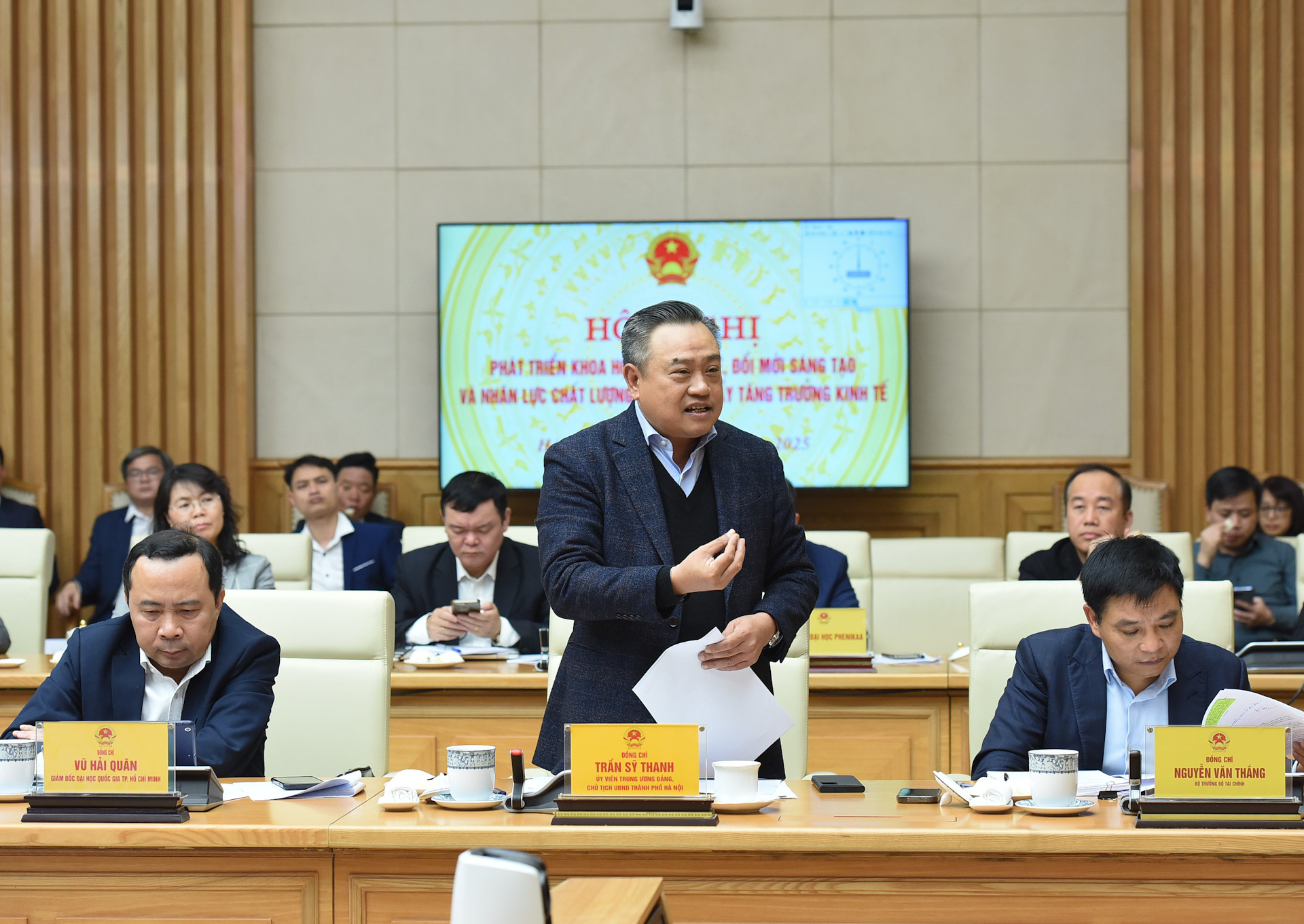 Chủ tịch Ủy ban nhân dân thành phố Hà Nội Trần Sỹ Thanh: Hà Nội sẵn sàng là nơi thí điểm các chính sách đặc thù đối với hoạt động khoa học-công nghệ và đổi mới sáng tạo. Chủ tịch Ủy ban nhân dân thành phố Hà Nội Trần Sỹ Thanh: Hà Nội sẵn sàng là nơi thí điểm các chính sách đặc thù đối với hoạt động khoa học-công nghệ và đổi mới sáng tạo.