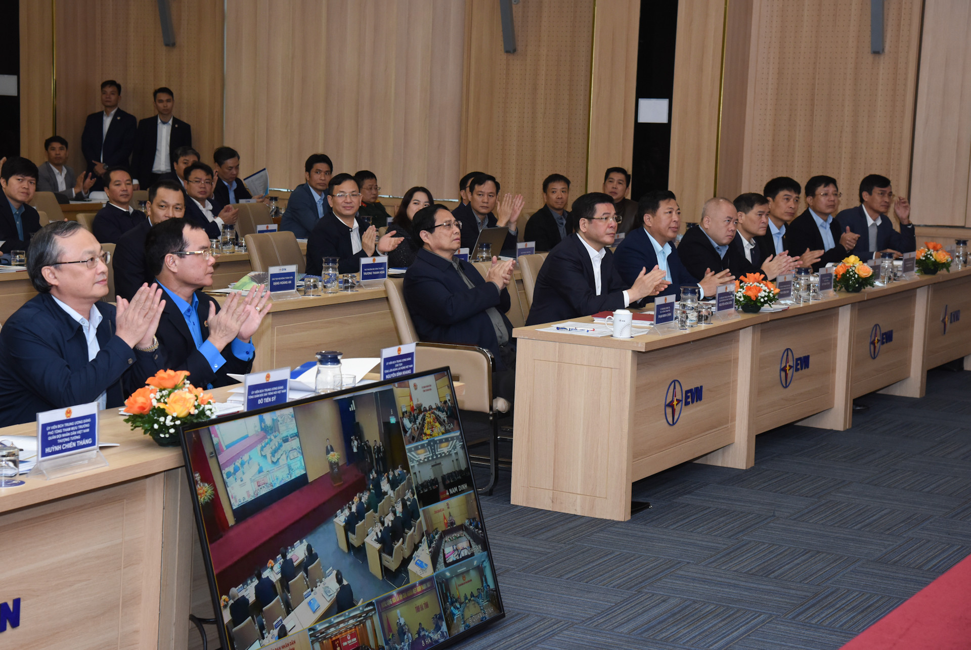 Thủ tướng và các đại biểu tham dự Hội nghị.