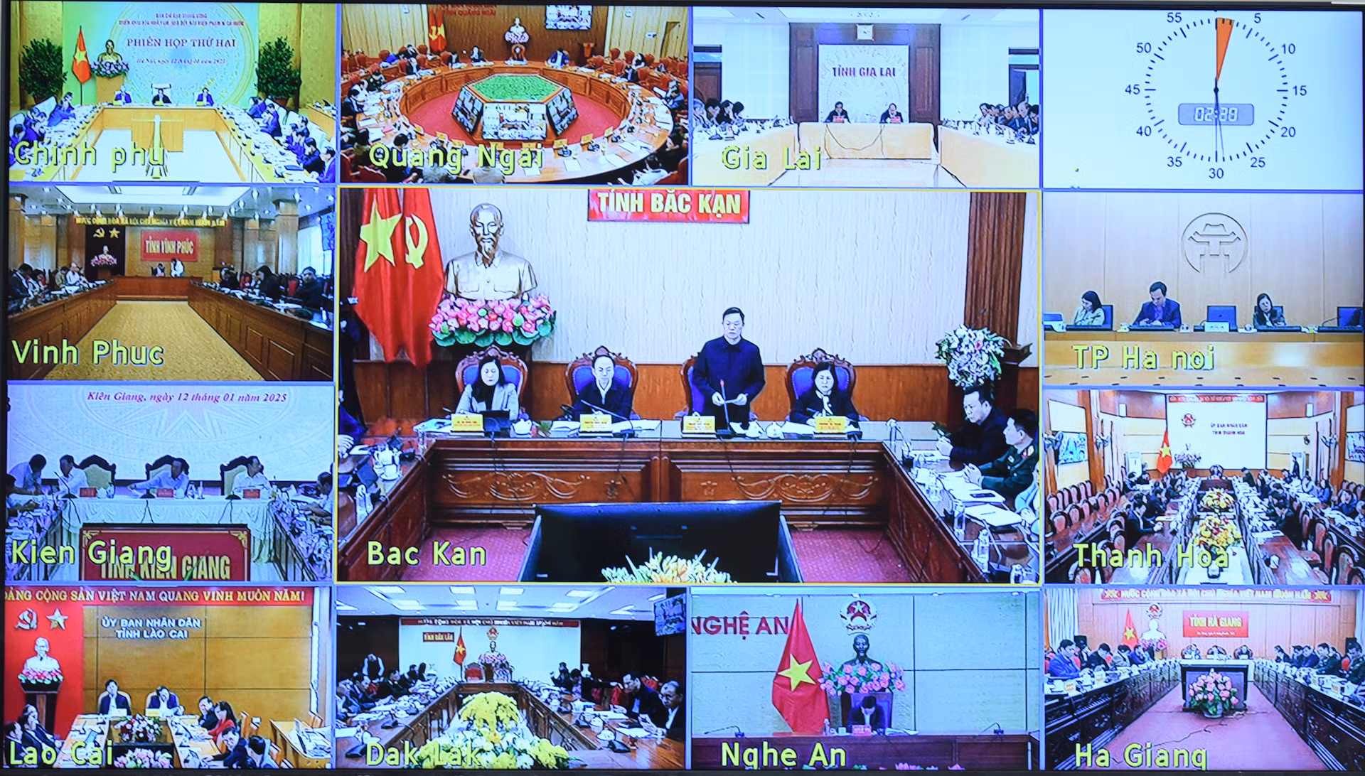 Đại diện lãnh đạo tỉnh Bắc Kạn phát biểu tại điểm cầu Bắc Kạn. Đại diện lãnh đạo tỉnh Bắc Kạn phát biểu tại điểm cầu Bắc Kạn.