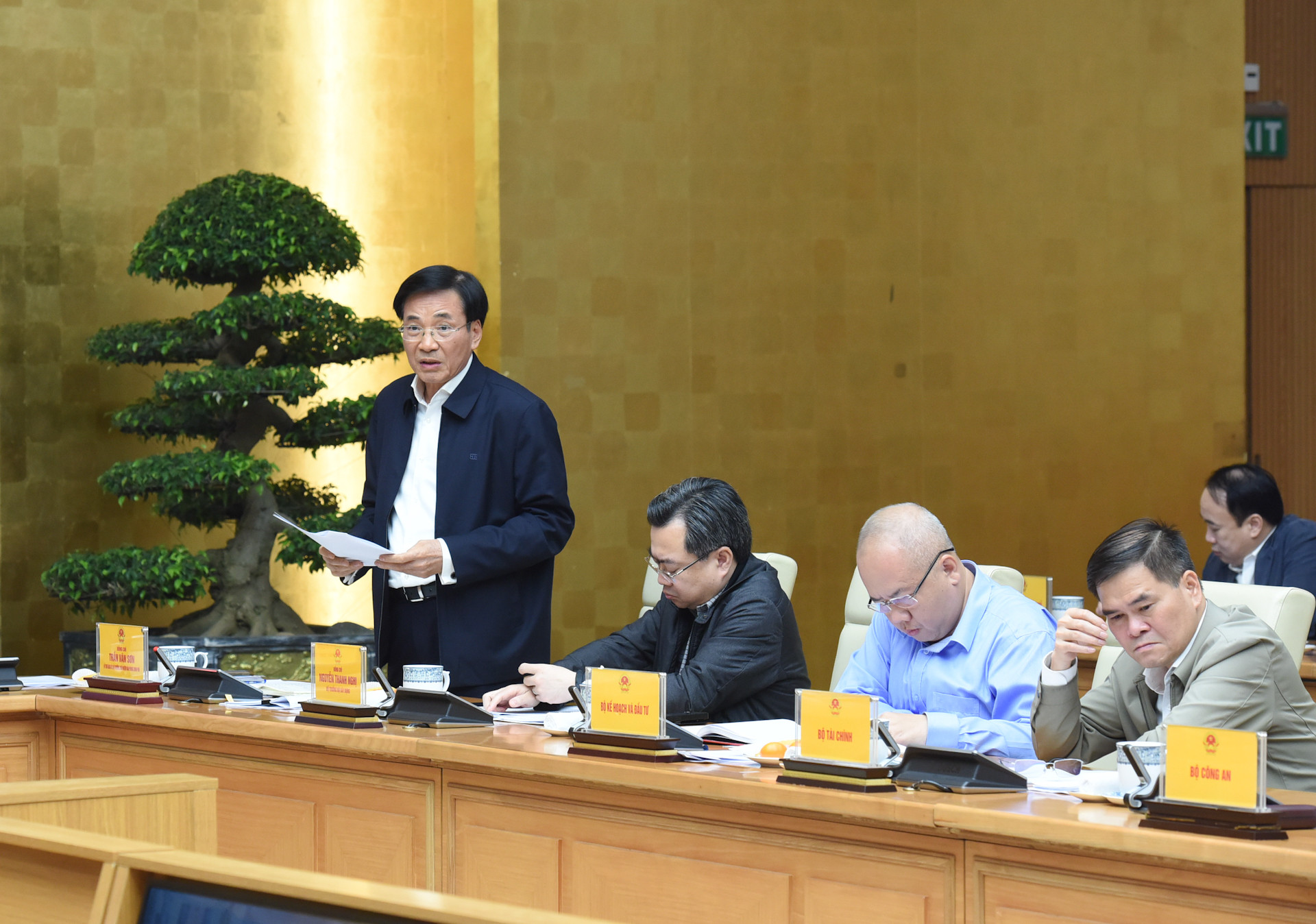 Bộ trưởng, Chủ nhiệm Văn phòng Chính phủ Trần Văn Sơn phát biểu. Bộ trưởng, Chủ nhiệm Văn phòng Chính phủ Trần Văn Sơn phát biểu.