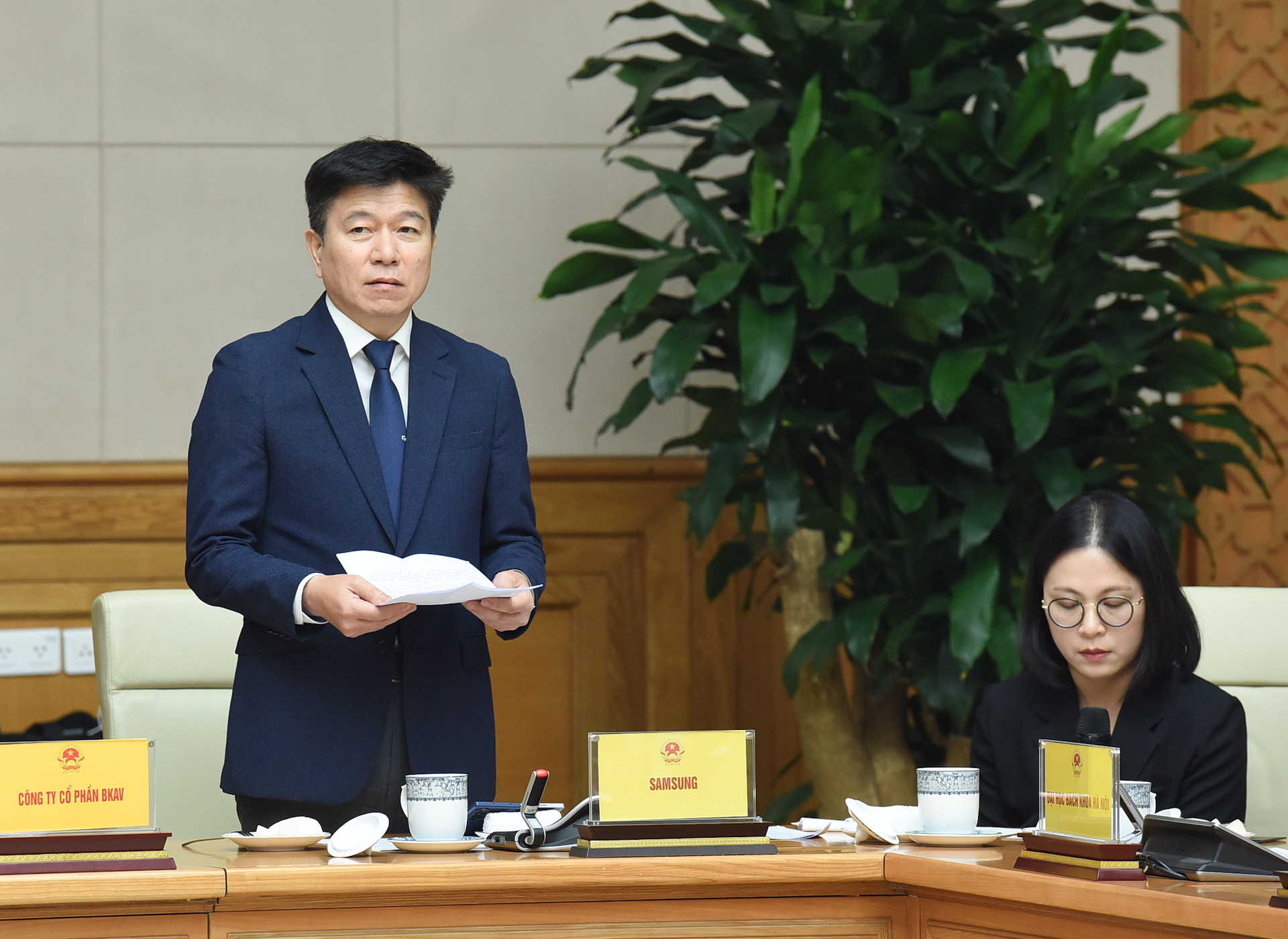 Tổng Giám đốc Trung tâm R&D Samsung Việt Nam Suk Ji-won đề xuất đào tạo, bồi dưỡng nguồn nhân lực công nghệ cao tại Việt Nam. Tổng Giám đốc Trung tâm R&D Samsung Việt Nam Suk Ji-won đề xuất đào tạo, bồi dưỡng nguồn nhân lực công nghệ cao tại Việt Nam.