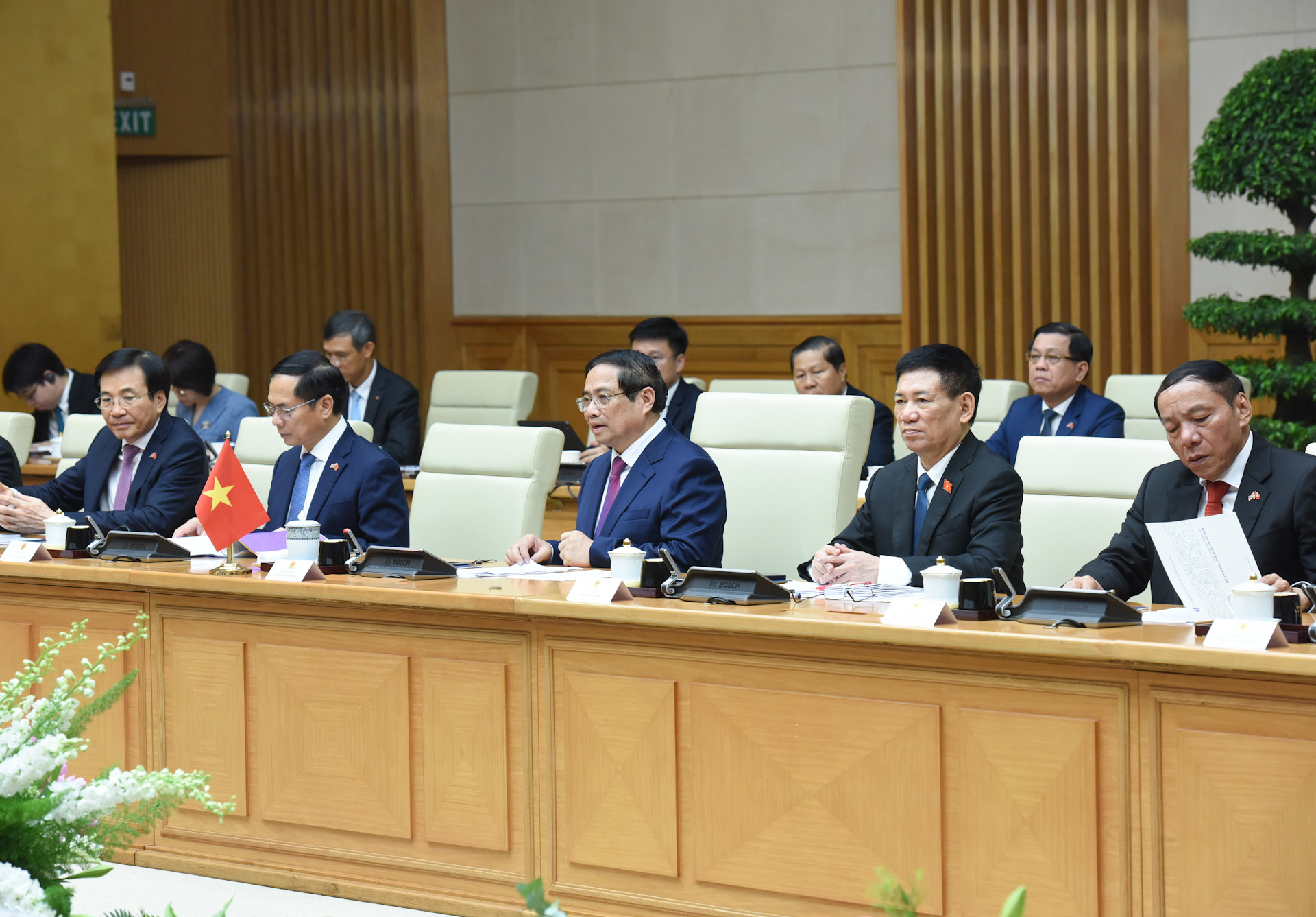 Thủ tướng Phạm Minh Chính và các thành viên Chính phủ Việt Nam hội đàm với Thủ tướng Vương quốc Thái Lan Paetongtarn Shinawatra.