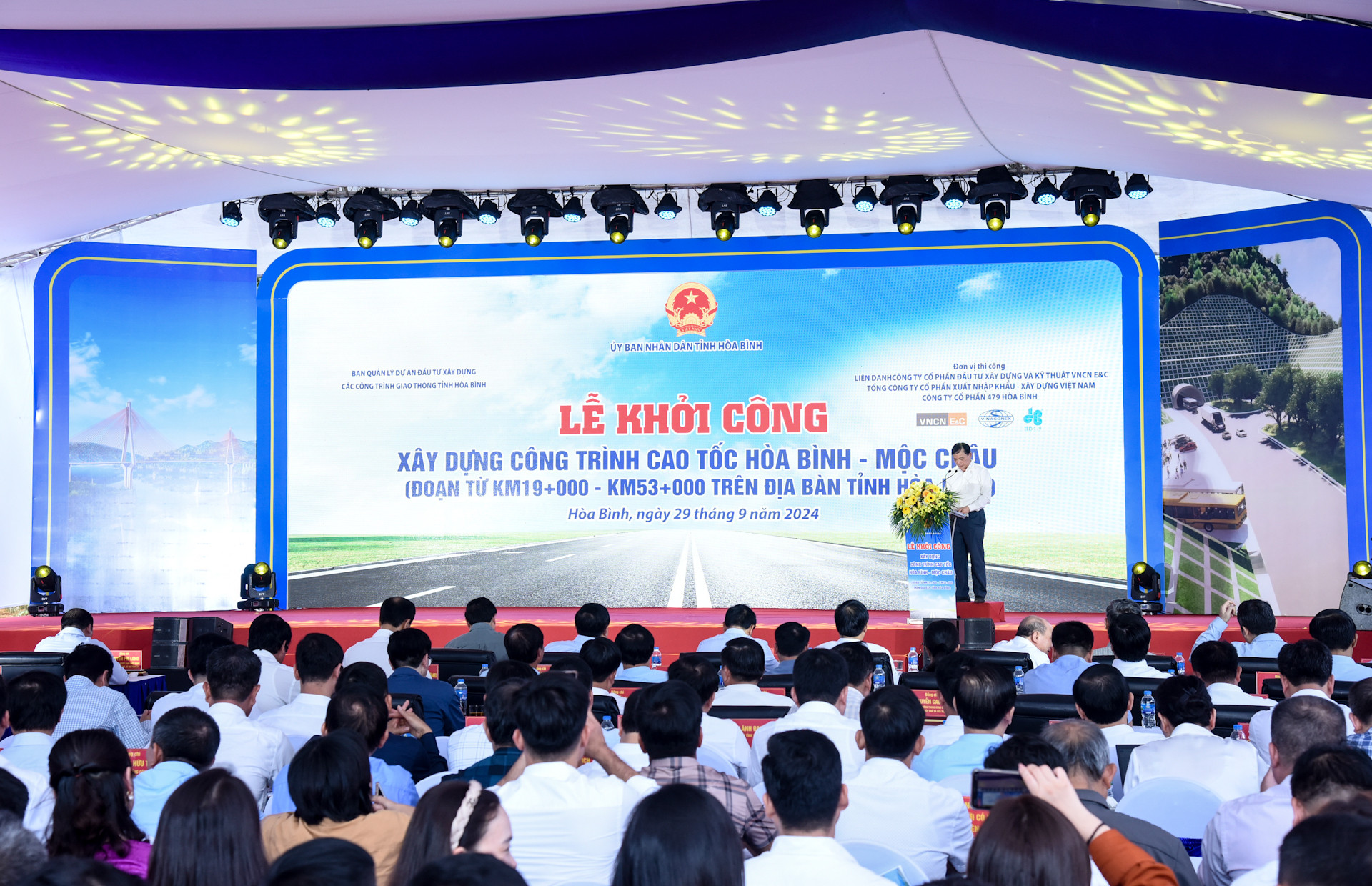 Dự án cao tốc Hòa Bình-Mộc Châu trên địa bàn tỉnh Hoà Bình có chiều dài khoảng 34km; tổng mức đầu tư 9.997 tỷ đồng, thời gian thực hiện dự án từ năm 2022-2028.