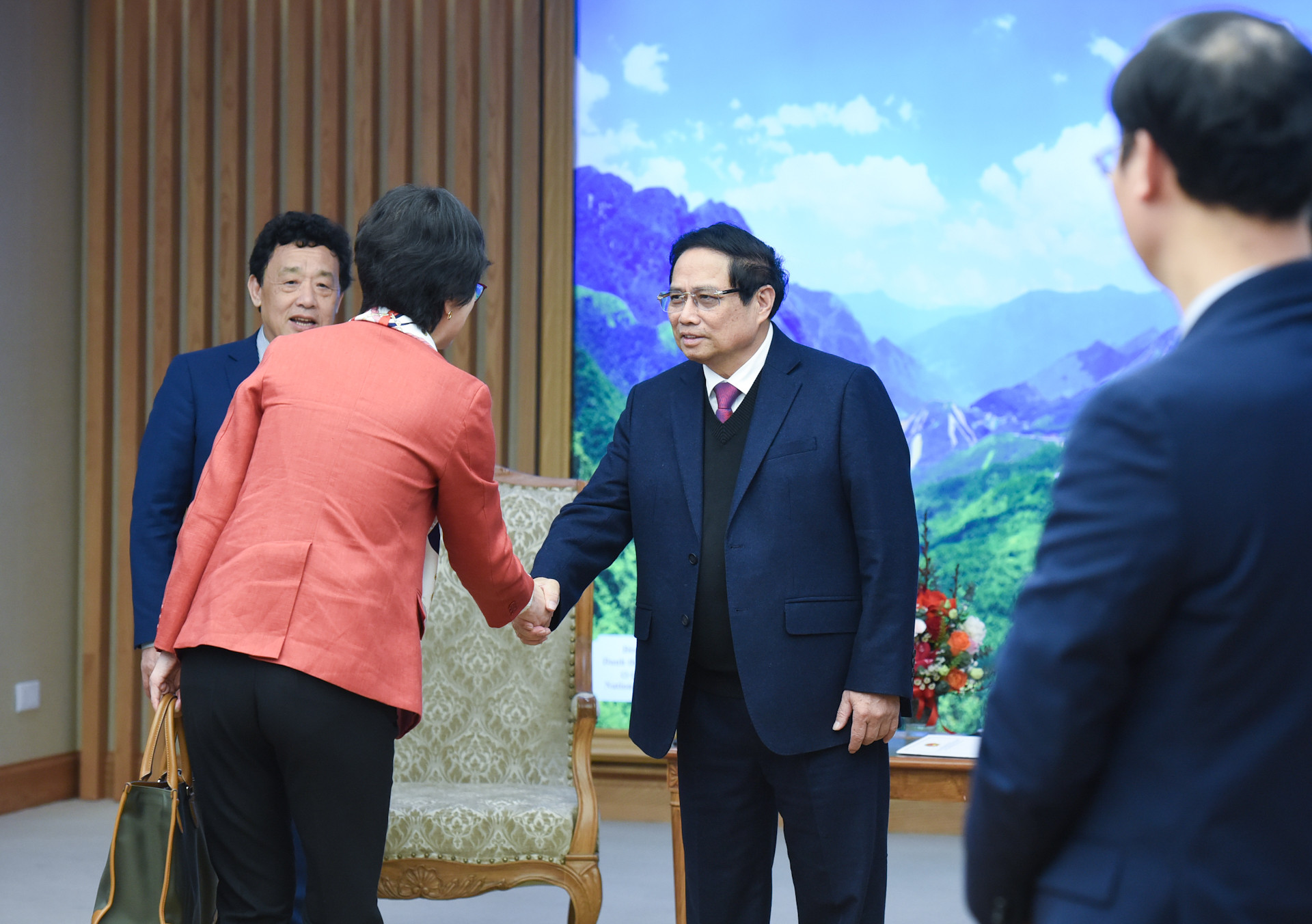 Thủ tướng Phạm Minh Chính đón các thành viên đi cùng ông Khuất Đông Ngọc, Tổng Giám đốc Tổ chức Nông nghiệp và Lương thực Liên hợp quốc (FAO). Thủ tướng Phạm Minh Chính đón các thành viên đi cùng ông Khuất Đông Ngọc, Tổng Giám đốc Tổ chức Nông nghiệp và Lương thực Liên hợp quốc (FAO).