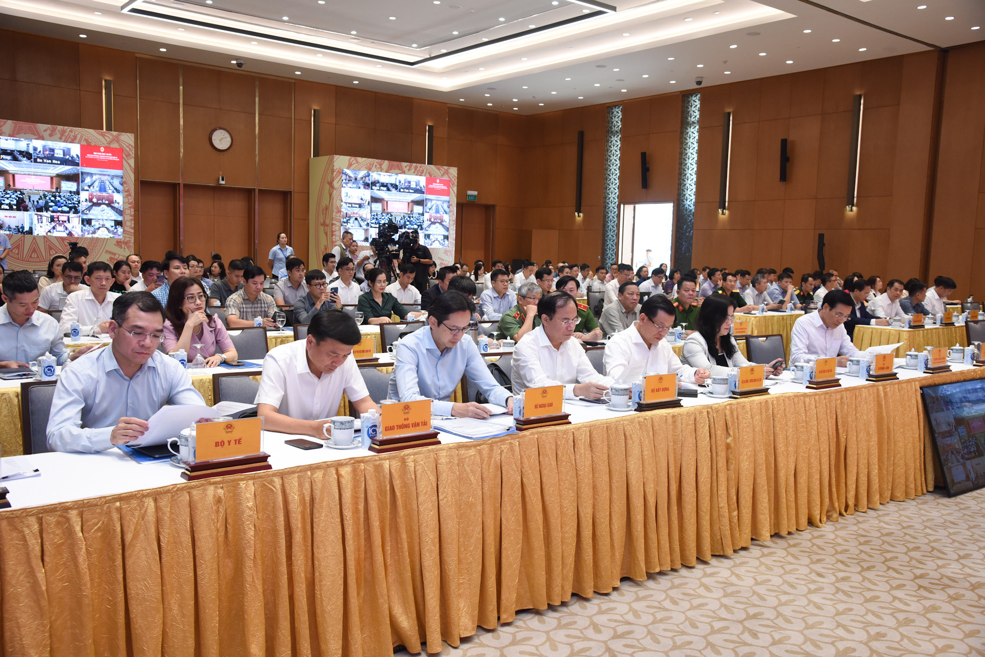 [Ảnh] Thủ tướng Phạm Minh Chính dự Hội nghị triển khai Sổ sức khỏe điện tử và cấp Phiếu lý lịch tư pháp qua VNeID ảnh 2