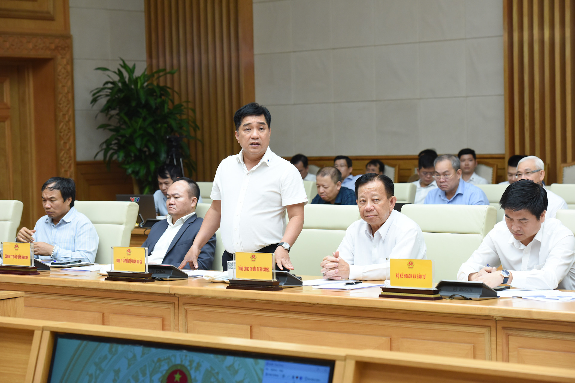 Đại diện lãnh đạo Công ty Cổ phần Đèo Cả phát biểu. Đại diện lãnh đạo Công ty Cổ phần Đèo Cả phát biểu.