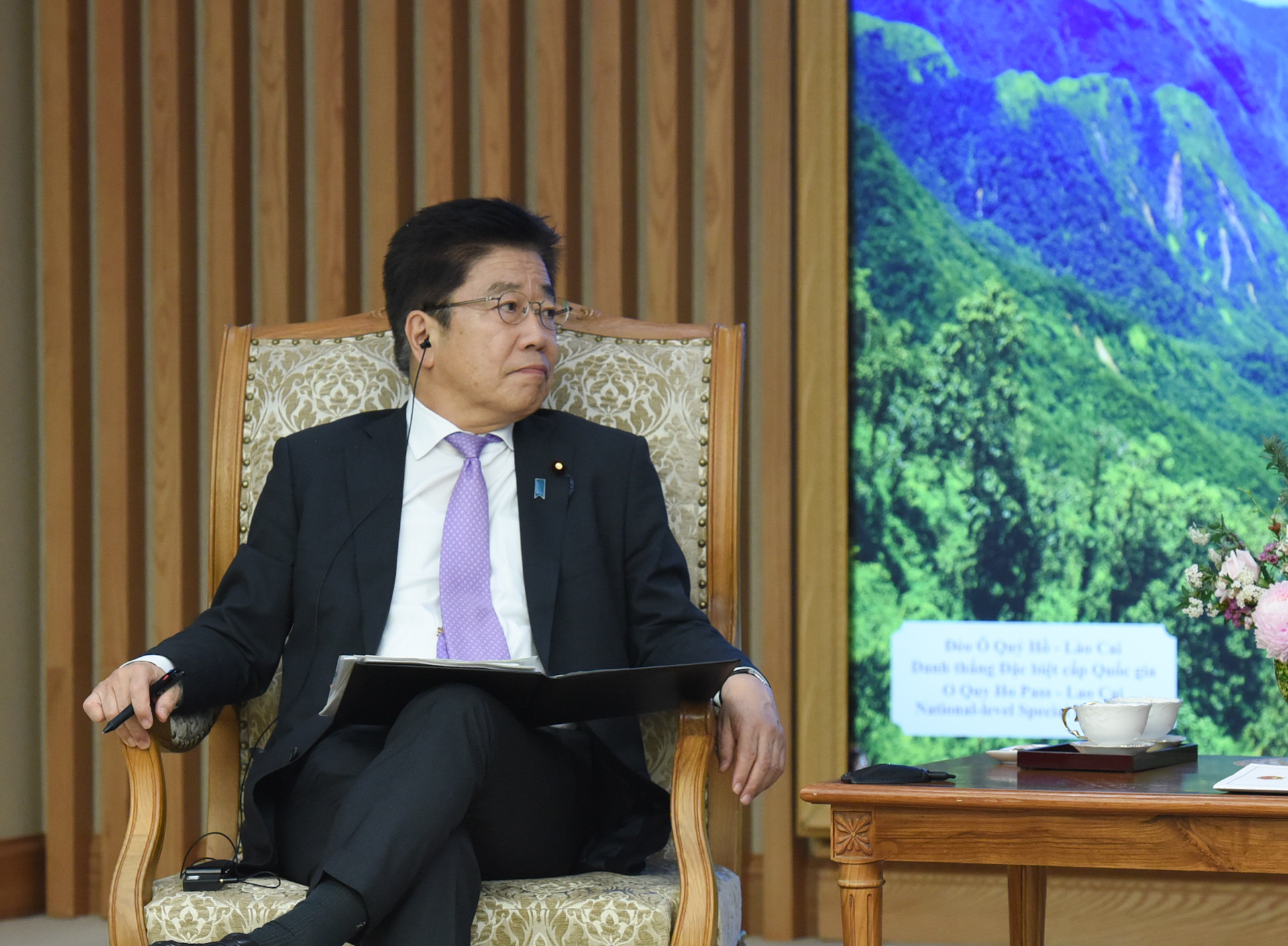 Bộ trưởng Tài chính Nhật Bản Kato Katsunobu phát biểu tại buổi tiếp.