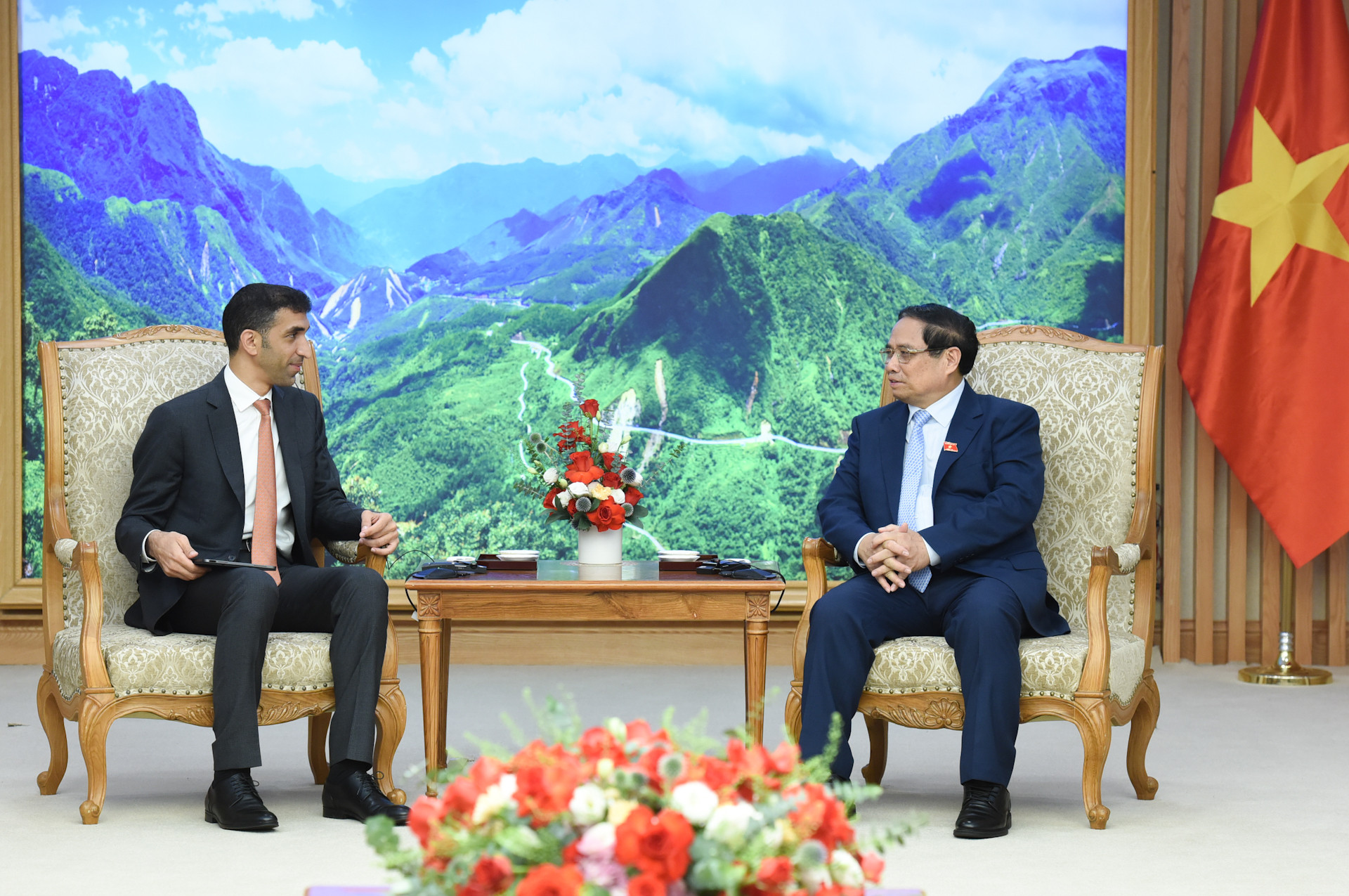 [Ảnh] Thủ tướng Phạm Minh Chính tiếp Quốc vụ khanh phụ trách ngoại thương của Bộ Kinh tế các Tiểu vương quốc Arab thống nhất (UAE) ảnh 2