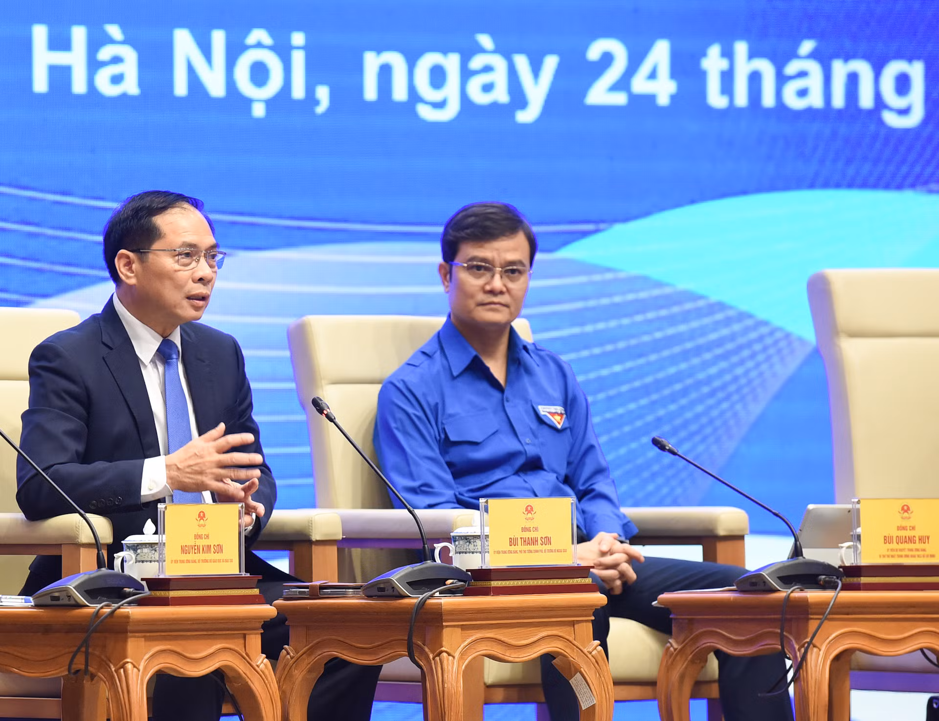 Phó Thủ tướng, Bộ trưởng Ngoại giao Bùi Thanh Sơn phát biểu. Phó Thủ tướng, Bộ trưởng Ngoại giao Bùi Thanh Sơn phát biểu.