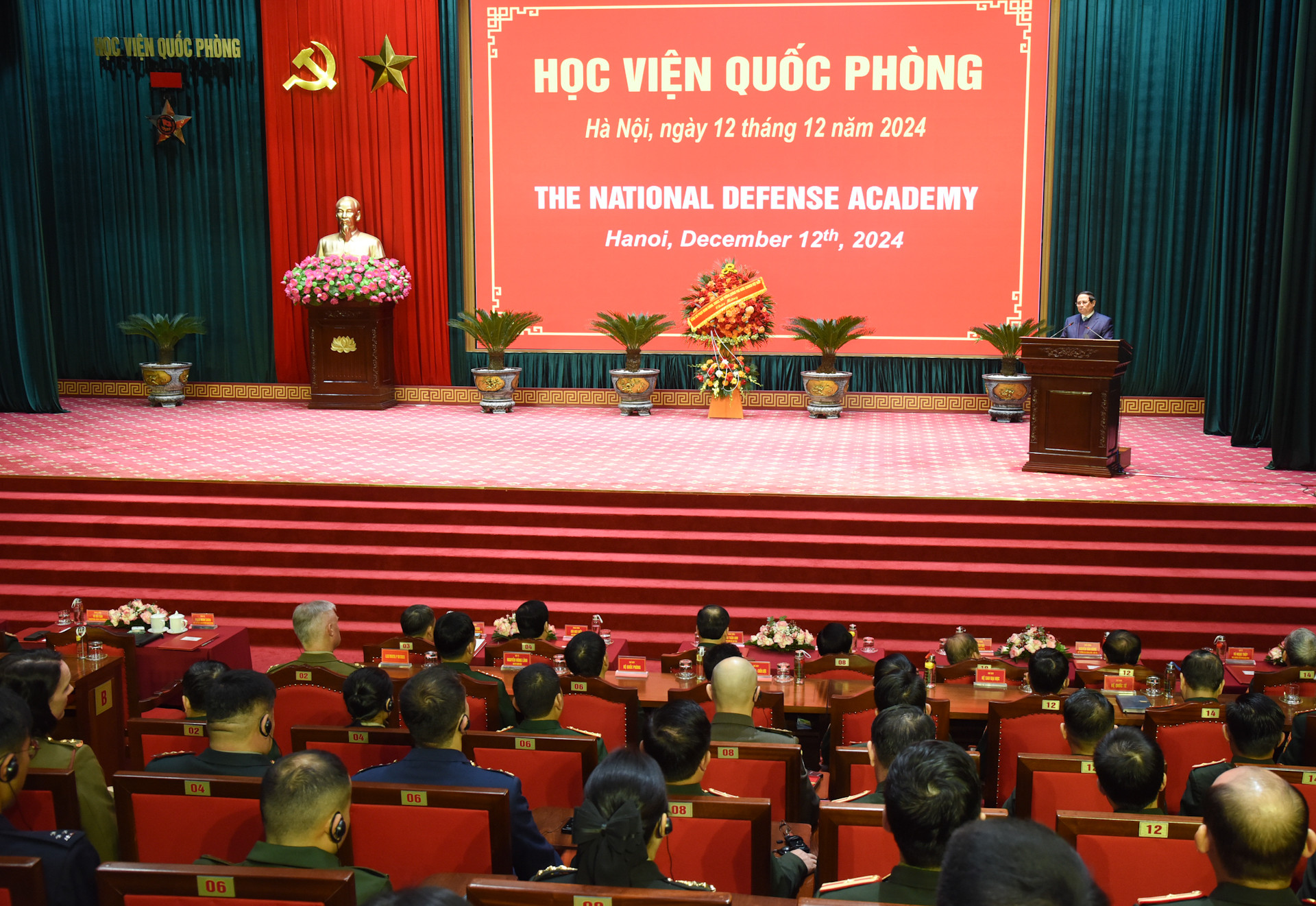 Thủ tướng đánh giá Học viện Quốc phòng có nhiều đóng góp vào thành tựu chung của quân đội, sự nghiệp xây dựng và bảo vệ Tổ quốc.