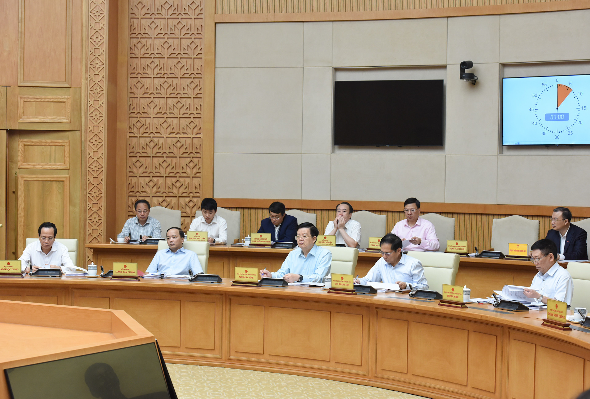 Các thành viên Chính phủ tham dự phiên họp.