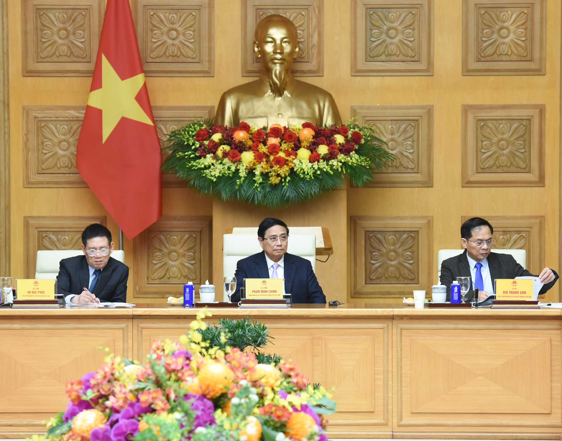 Thủ tướng Phạm Minh Chính và Phó Thủ tướng Hồ Đức Phớc, Phó Thủ tướng Bùi Thanh Sơn chủ trì tọa đàm với các doanh nghiệp ASEAN.