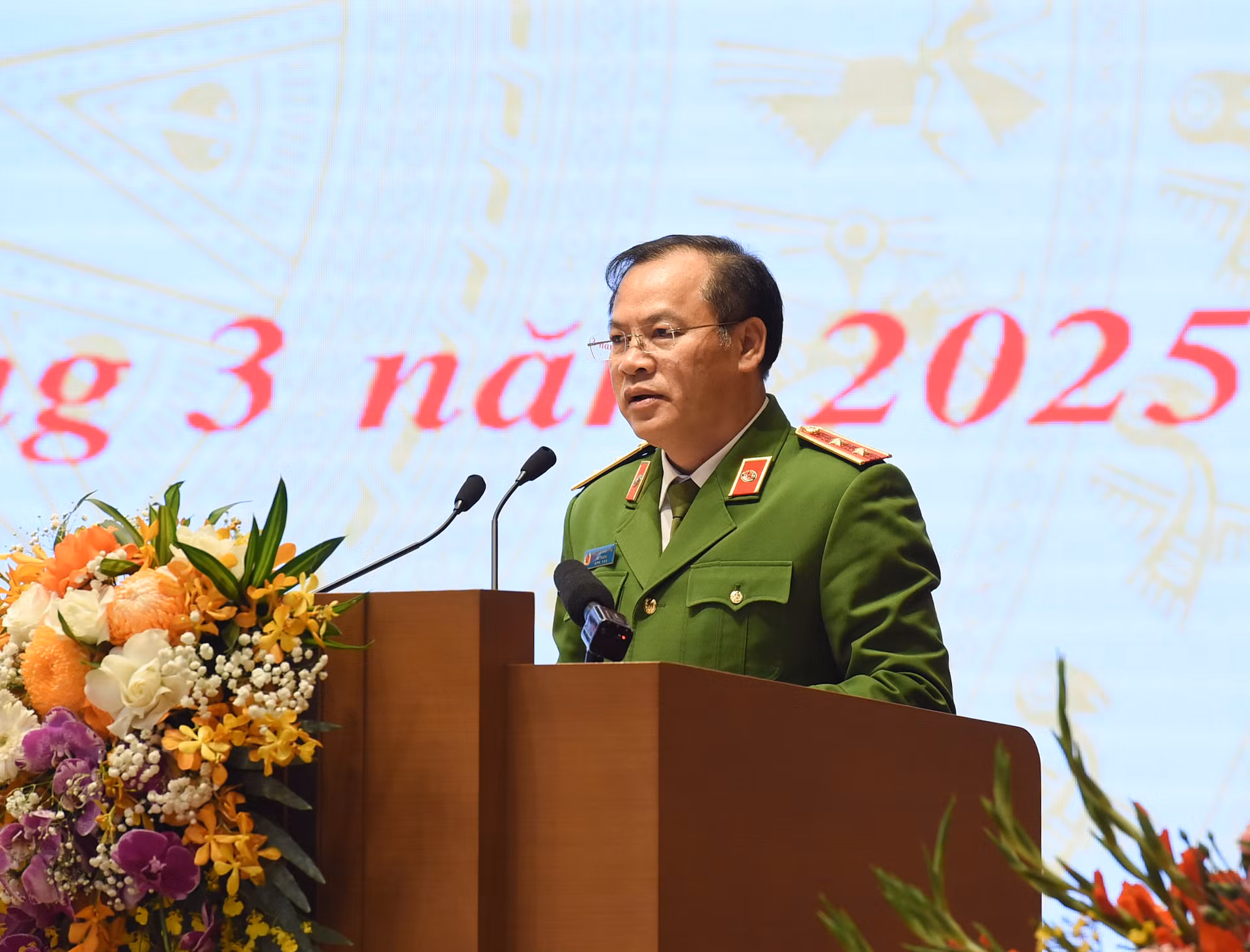 Thứ trưởng Công an Nguyễn Văn Long phát biểu tại phiên họp.