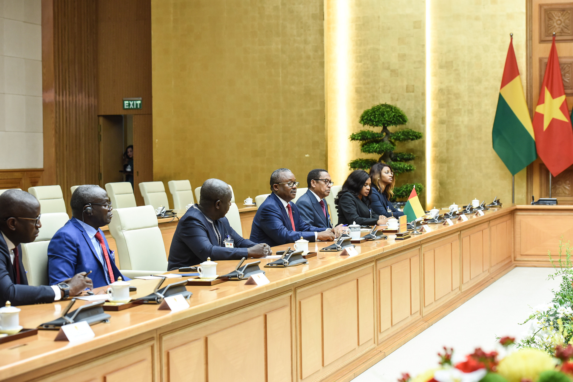 Tổng thống Cộng hòa Guinea-Bissau Umaro Sissoco Embaló và các thành viên hội kiến Thủ tướng Phạm Minh Chính. Tổng thống Cộng hòa Guinea-Bissau Umaro Sissoco Embaló và các thành viên hội kiến Thủ tướng Phạm Minh Chính.