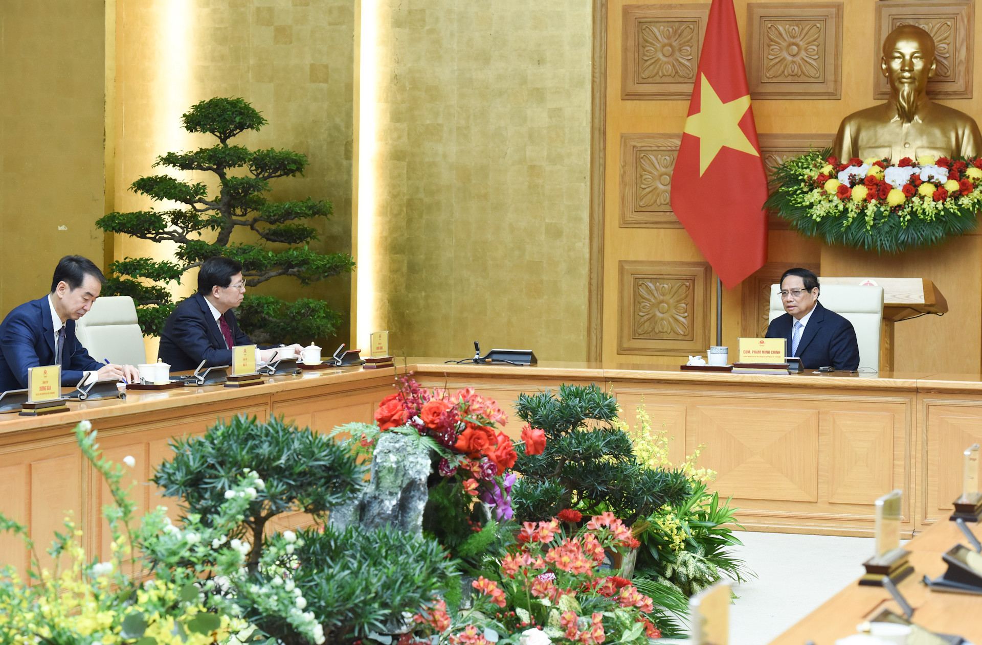 Thủ tướng Phạm Minh Chính tiếp đồng chí Khưu Dũng, Bí thư Đảng ủy Đại học Thanh Hoa, Trung Quốc.