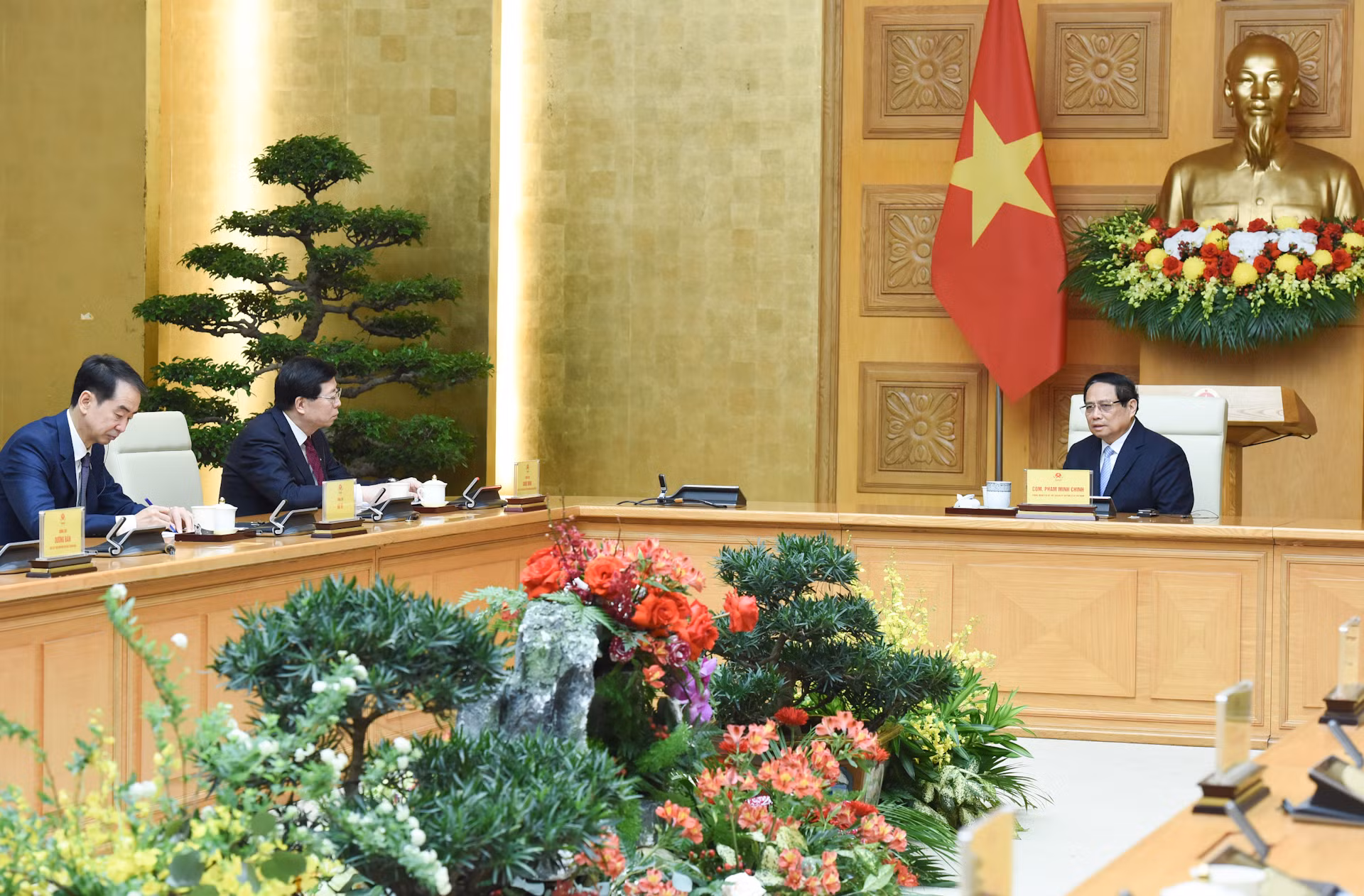 Thủ tướng Phạm Minh Chính tiếp đồng chí Khưu Dũng, Bí thư Đảng ủy Đại học Thanh Hoa, Trung Quốc.