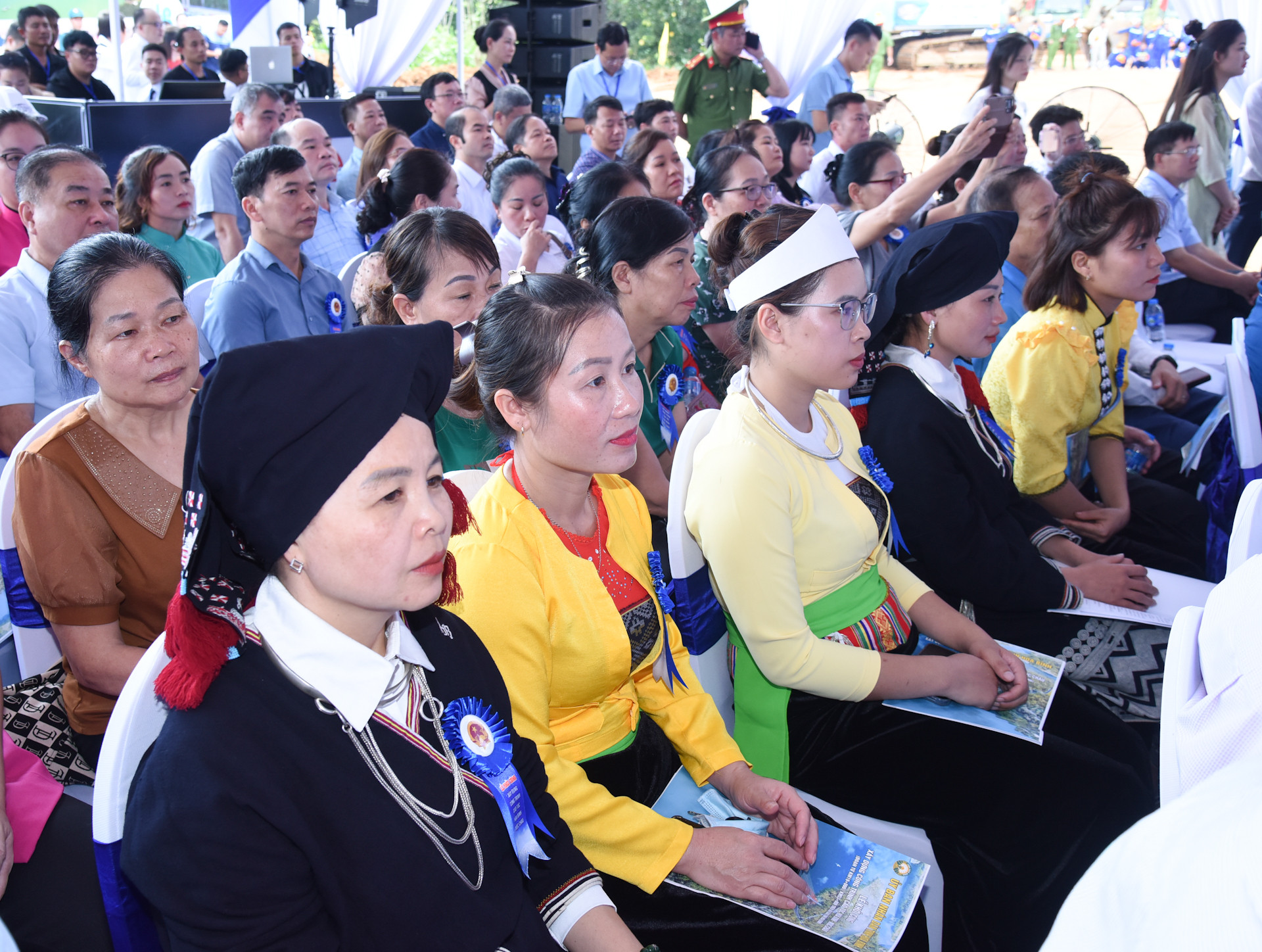 Đại diện nhân dân địa phương tham dự Lễ khởi công.