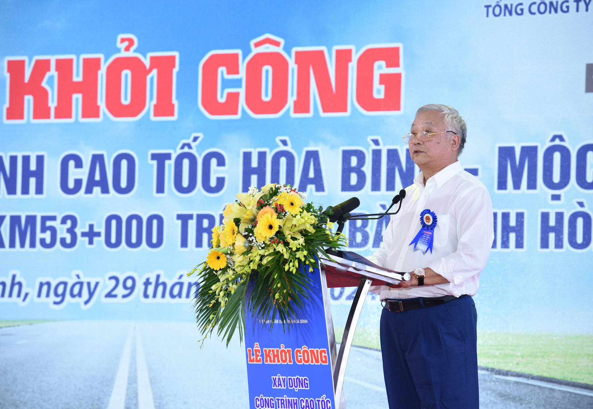 Đại diện lãnh đạo nhà thầu thi công phát biểu.