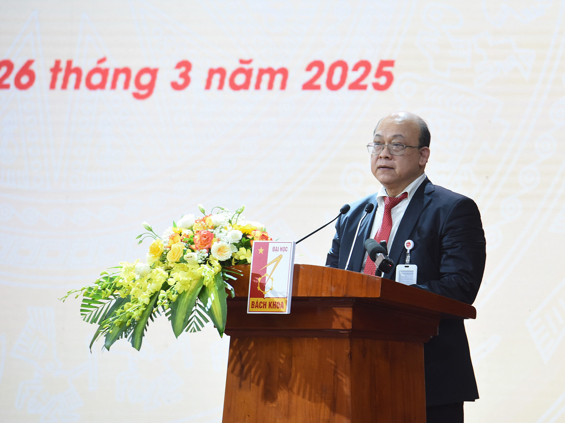 Giám đốc Đại học Bách khoa Hà NộI Huỳnh Quyết Thắng phát biểu.