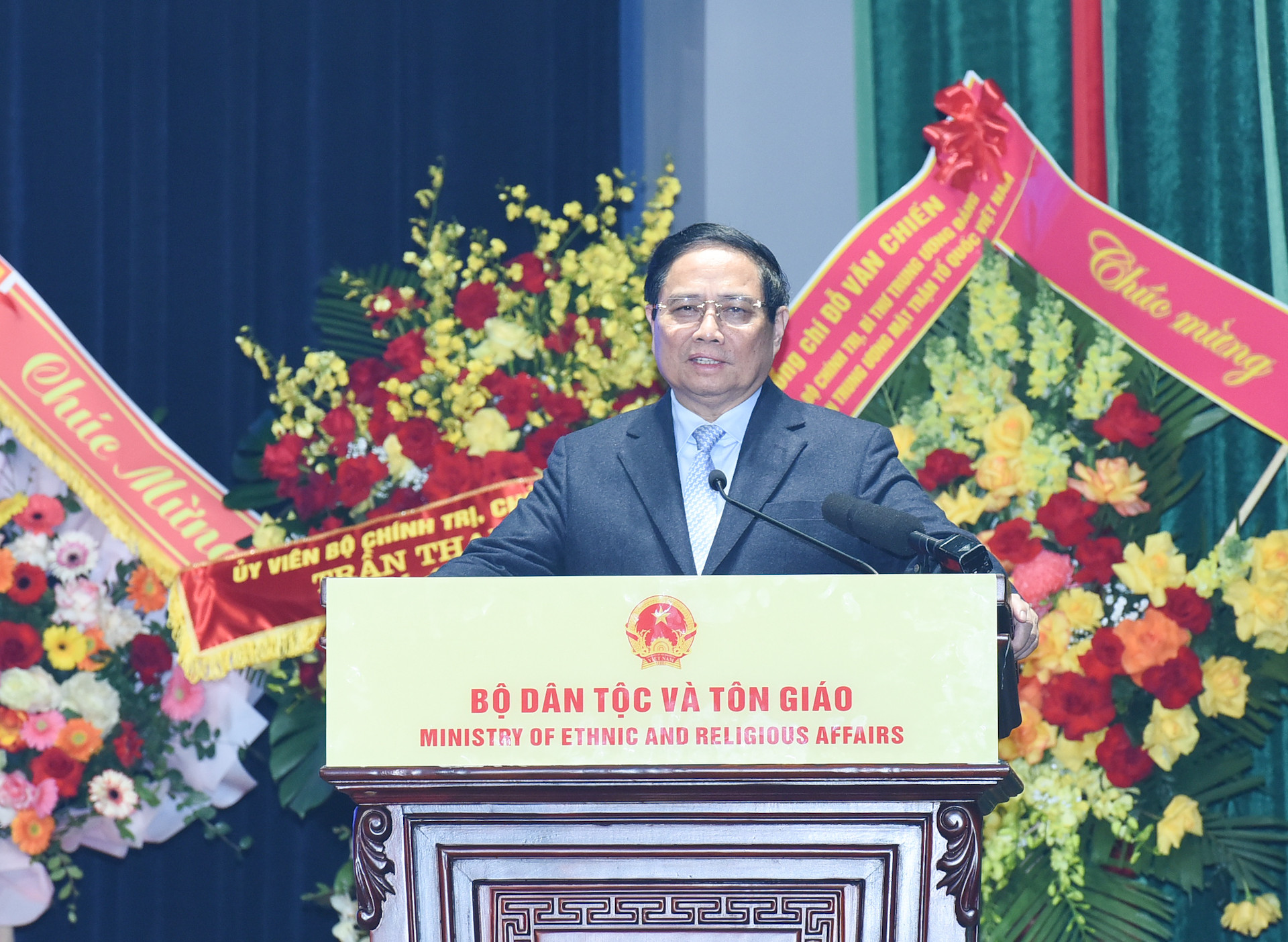 Thủ tướng Phạm Minh Chính phát biểu tại Lễ công bố Nghị quyết của Quốc hội về thành lập Bộ Dân tộc và Tôn giáo. Thủ tướng Phạm Minh Chính phát biểu tại Lễ công bố Nghị quyết của Quốc hội về thành lập Bộ Dân tộc và Tôn giáo.