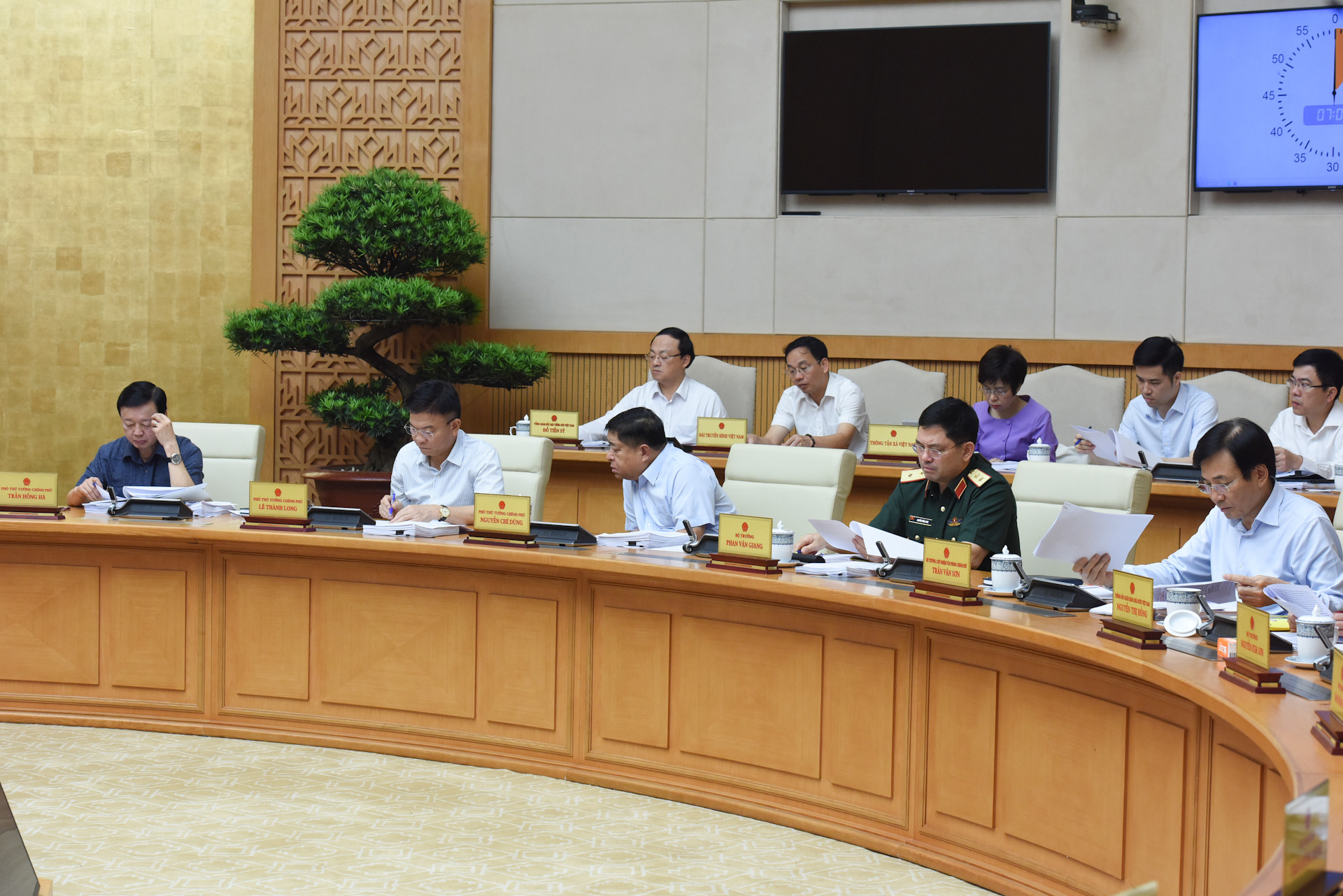 Các thành viên Chính phủ tham dự Phiên họp Chính phủ chuyên đề về xây dựng pháp luật tháng 5 năm 2025.