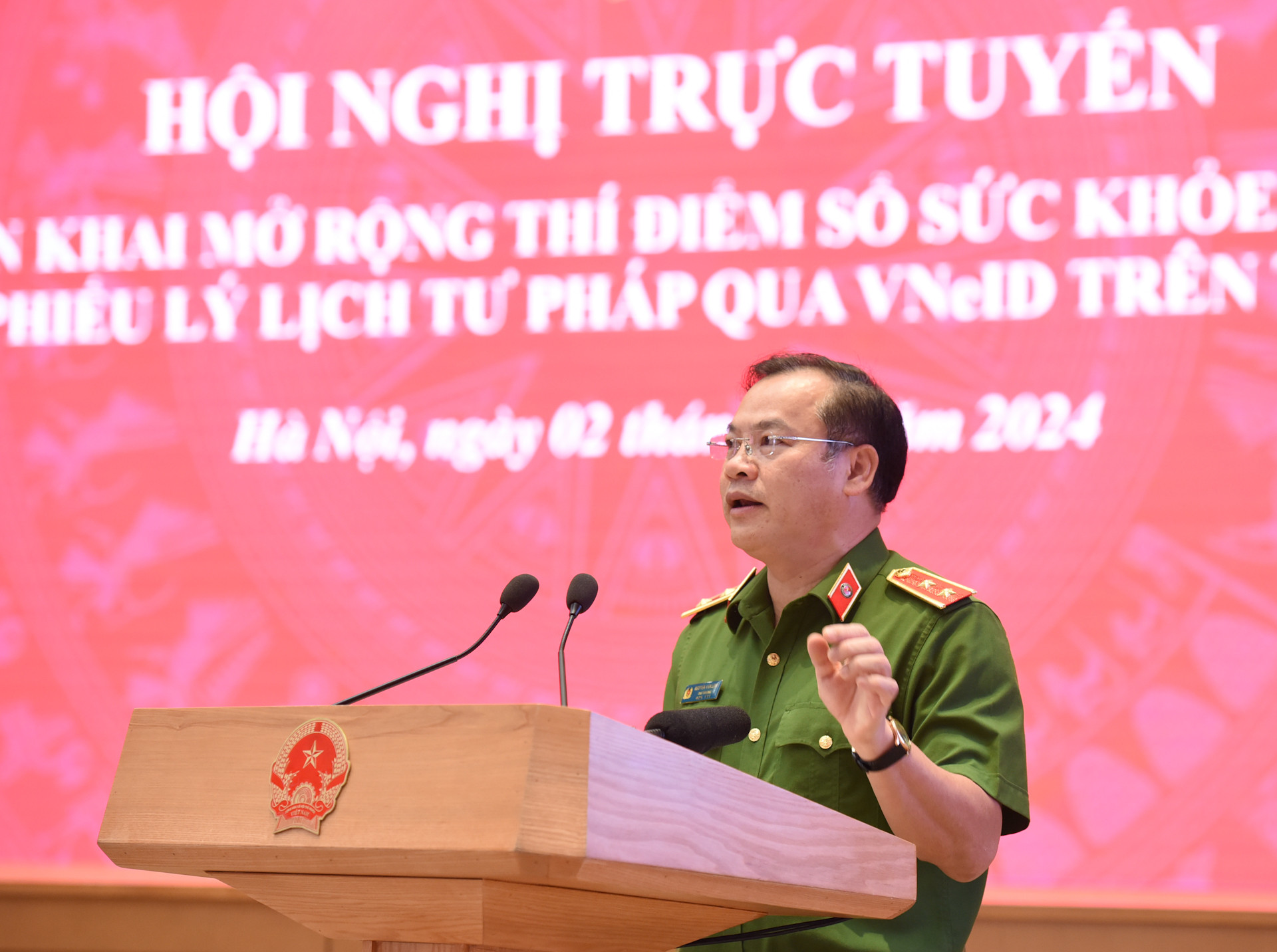 [Ảnh] Thủ tướng Phạm Minh Chính dự Hội nghị triển khai Sổ sức khỏe điện tử và cấp Phiếu lý lịch tư pháp qua VNeID ảnh 3