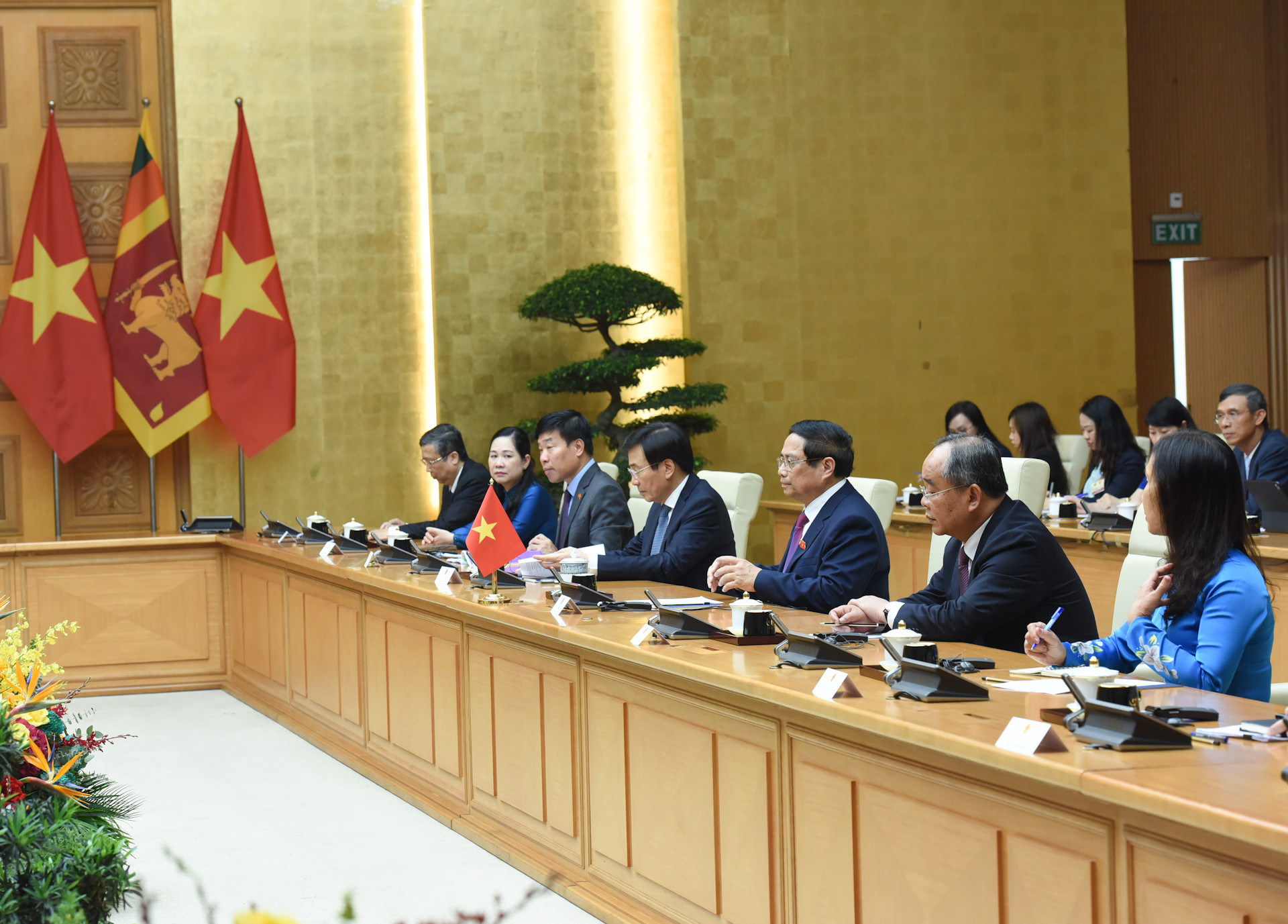 Thủ tướng Phạm Minh Chính và các thành viên Chính phủ Việt Nam hội kiến với Tổng thống Sri Lanka Anura Kumara Dissanayaka.