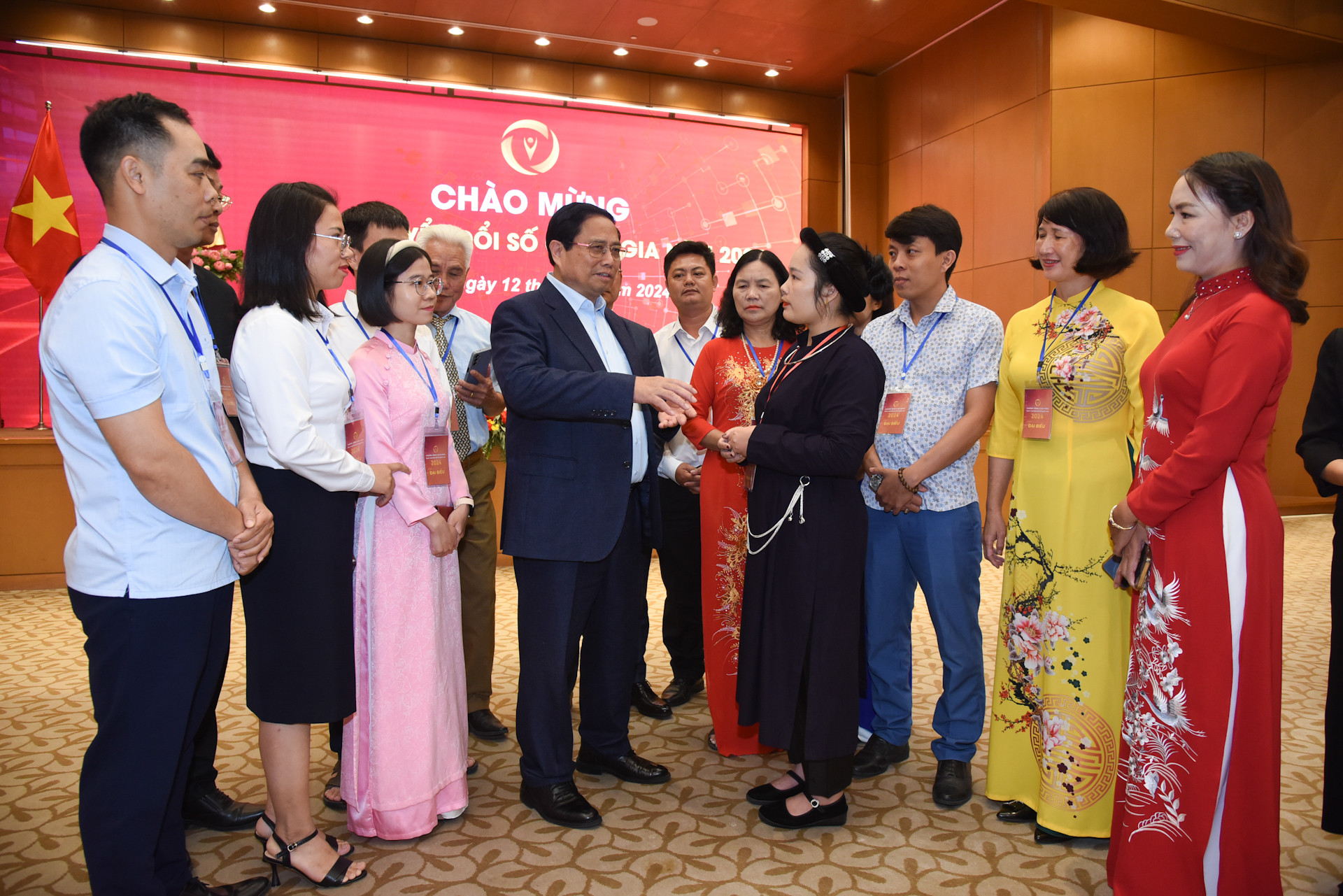 Thủ tướng Phạm Minh Chính với các đại biểu tham dự hội nghị.