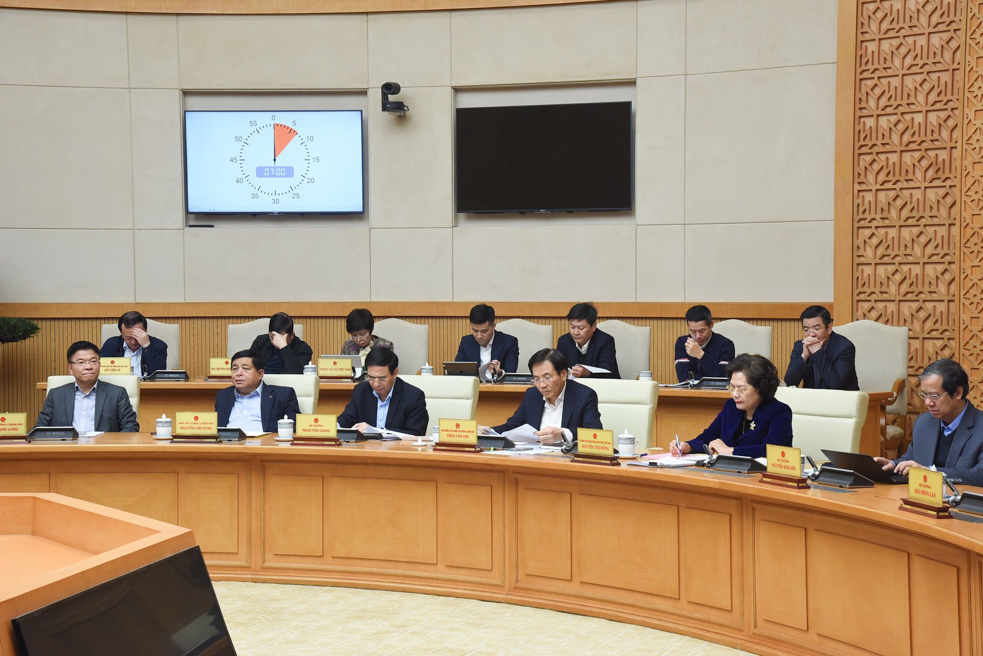 Đại diện lãnh đạo các bộ, ban, ngành tham dự phiên họp.