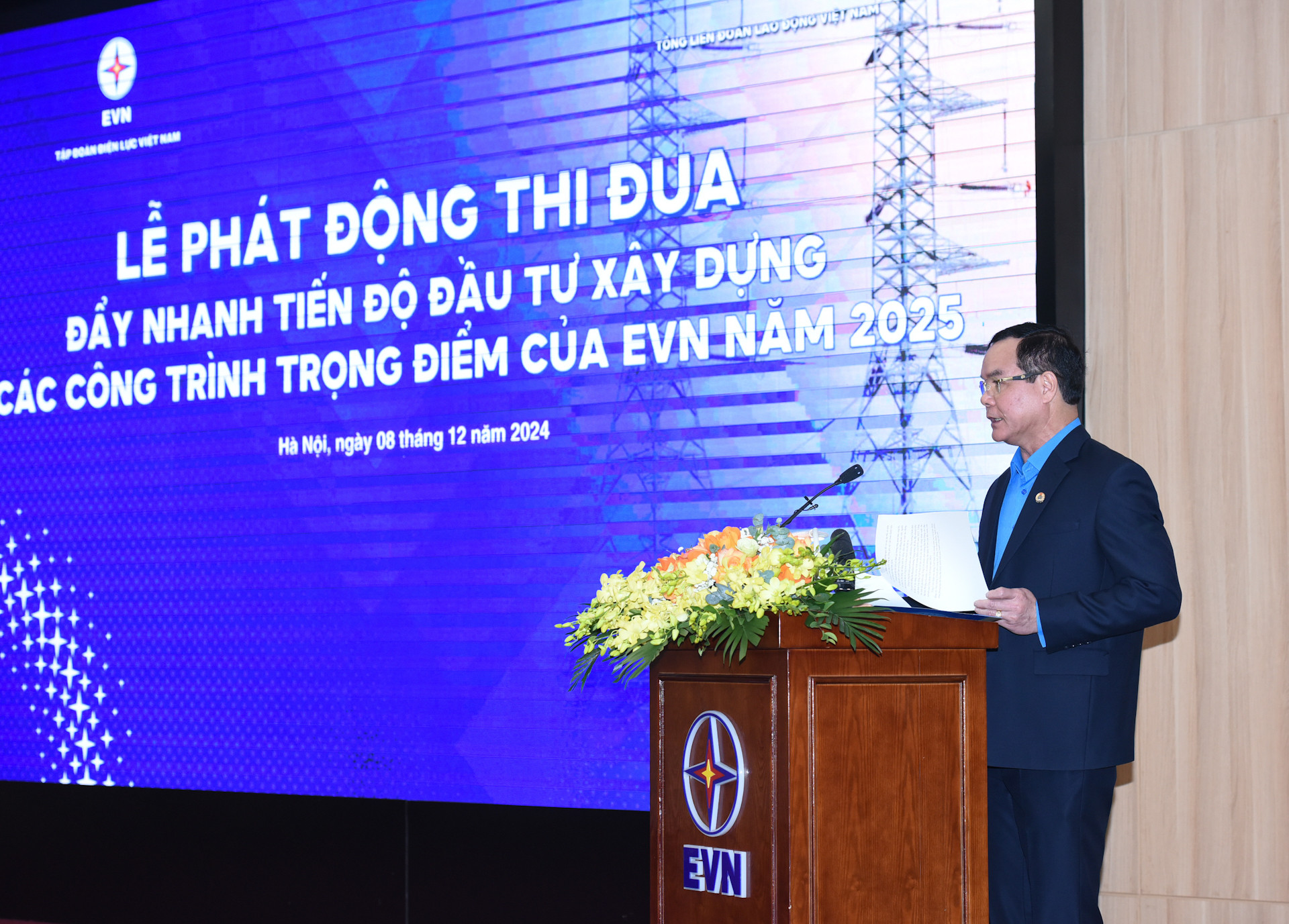 Chủ tịch Tổng Liên đoàn Lao động Việt Nam Nguyễn Đình Khang phát biểu tại Hội nghị.