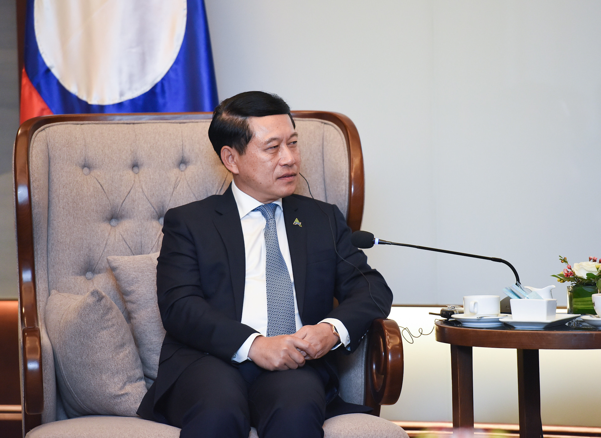 Phó Thủ tướng Lào Saleumxay Kommasith phát biểu tại buổi tiếp.