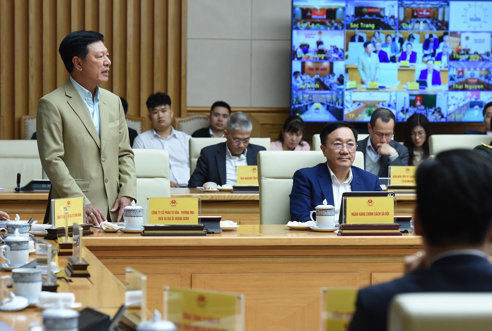 Đại diện lãnh đạo Công ty cổ phần Tư vấn-thương mại dịch vụ địa ốc Hoàng Quân phát biểu.